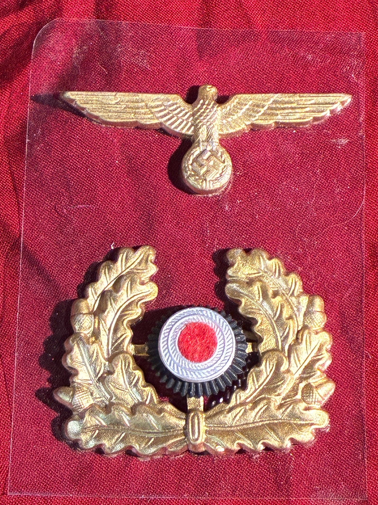 WW2 German Heer Visor Cap Insignia Set (National Eagle and Wreath/Cockade), c. 1936–1945: This matched set of cap insignia was worn on the peaked service caps (Schirmmützen) of enlisted men and NCOs in the German Army (Heer) during the period of Nazi rule. The upper piece is the Hoheitsab
