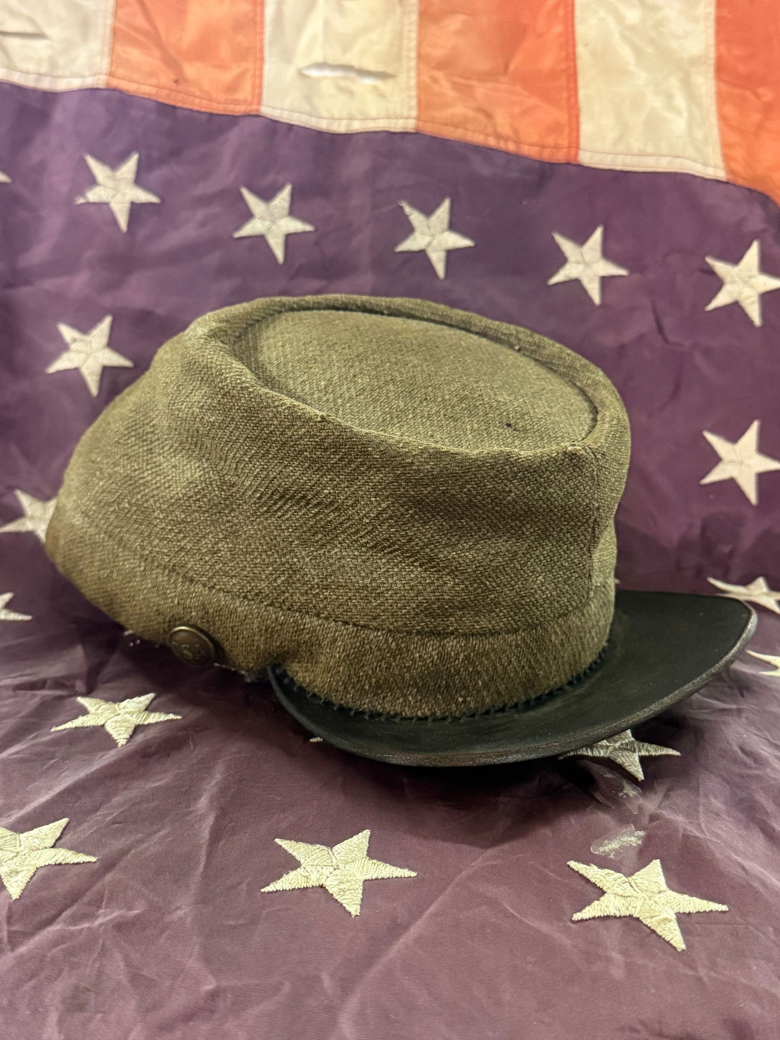 Authentic Civil War Confederate CSA Enlisted Man’s Forage Cap Hat Kepi 1861-1865: This enlisted man’s forage cap—commonly called a “kepi”—is attributed to the Confederate States Army during the American Civil War (1861–1865). Constructed from coarse wool-jean cloth