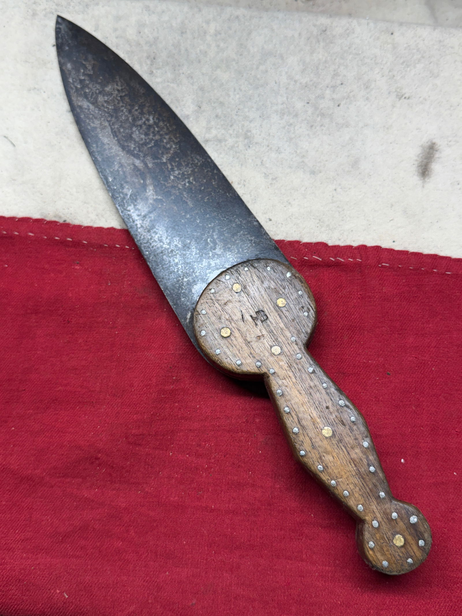 Native American Indian Hudson’s Bay Company Trade Dag Knife, Mid–19th Century: This distinctive trade knife—commonly known as a Hudson Bay Dag Knife—represents one of the most iconic and widely circulated tools and weapons of the North American fur trade. Featuring a broad,