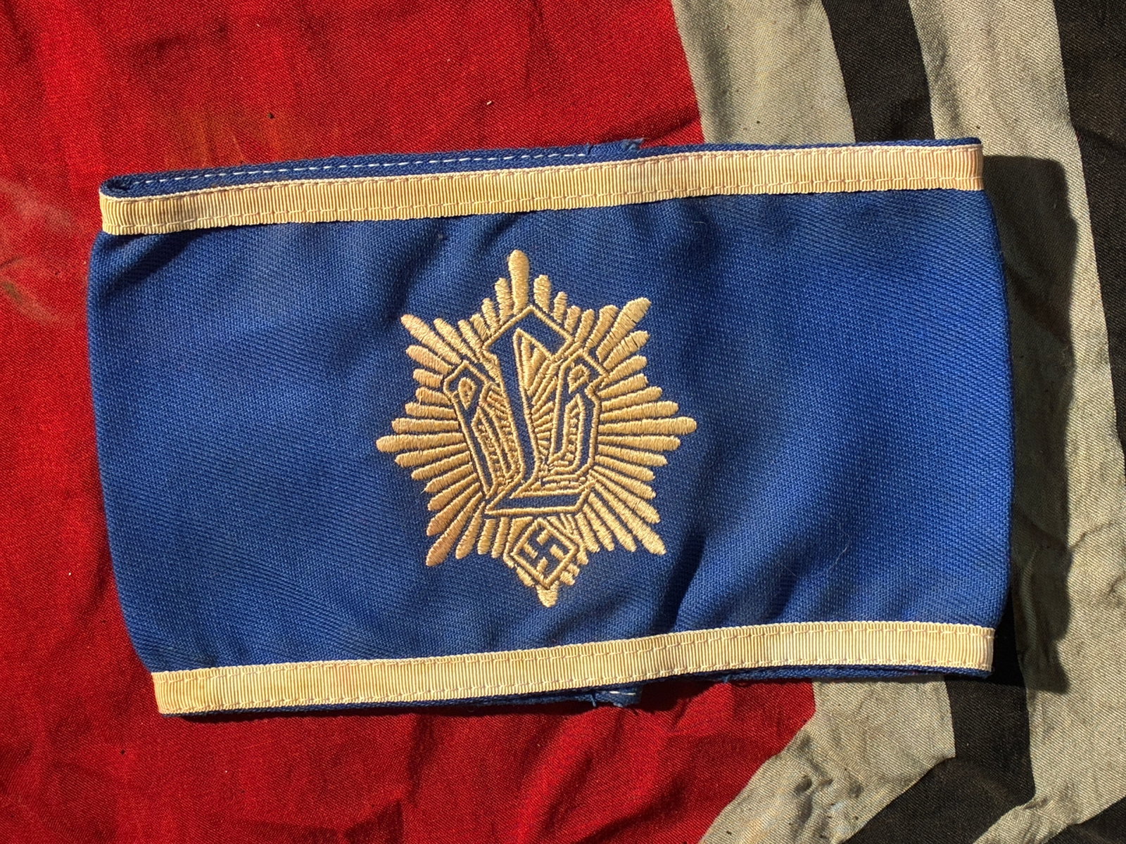 WW2 German RLB ( Air Defence) Leaders Armband. 2nd Pattern: WW2 German RLB ( Air Defence) Leaders Armband. 2nd Pattern. A scarce example that is in mint overall shape and condition with a beautiful overall patina. Shows good wear and use. Please view all detai