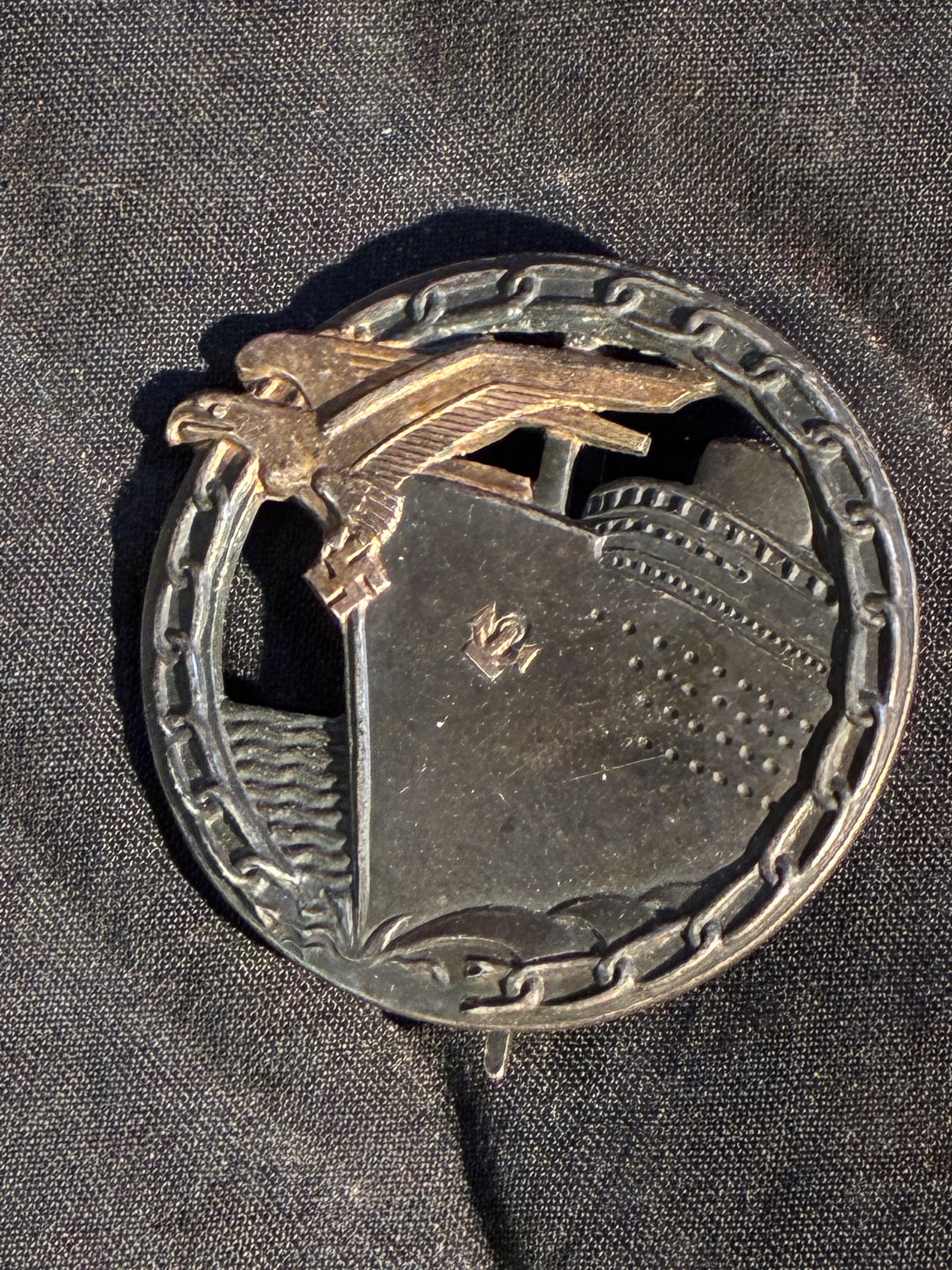 WW2 German Kriegsmarine Blockade Runner Badge (Blockadebrecherabzeichen), ca. 1941–1944 (1 of 4)