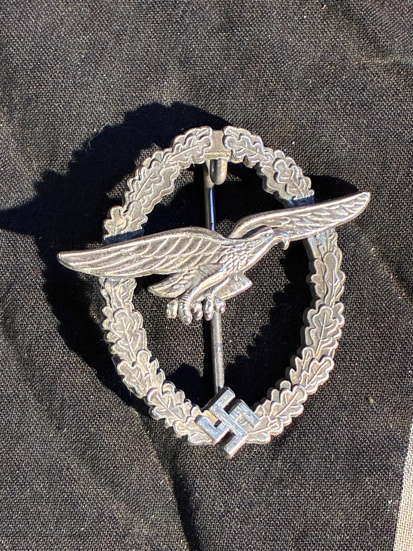 WW2 German Luftwaffe Pilot’s Qualification Badge (Maker: C.E. Juncker, Berlin): This badge is an example of the Luftwaffe Pilot’s Badge (Flugzeugführerabzeichen), an officially issued qualification award of the German Air Force during the Second World War. Instituted in 1935, 