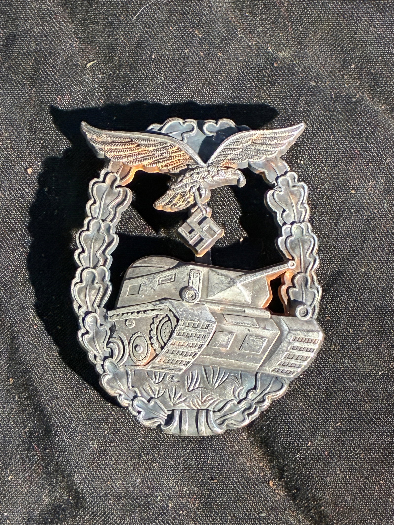WW2 German Armored Assault Badge (Panzerkampfabzeichen), Luftwaffe Variant: This badge represents an original-pattern example of the Panzerkampfabzeichen (Armored Assault Badge) as issued to armored and mechanized personnel of the German Luftwaffe during the Second World War.