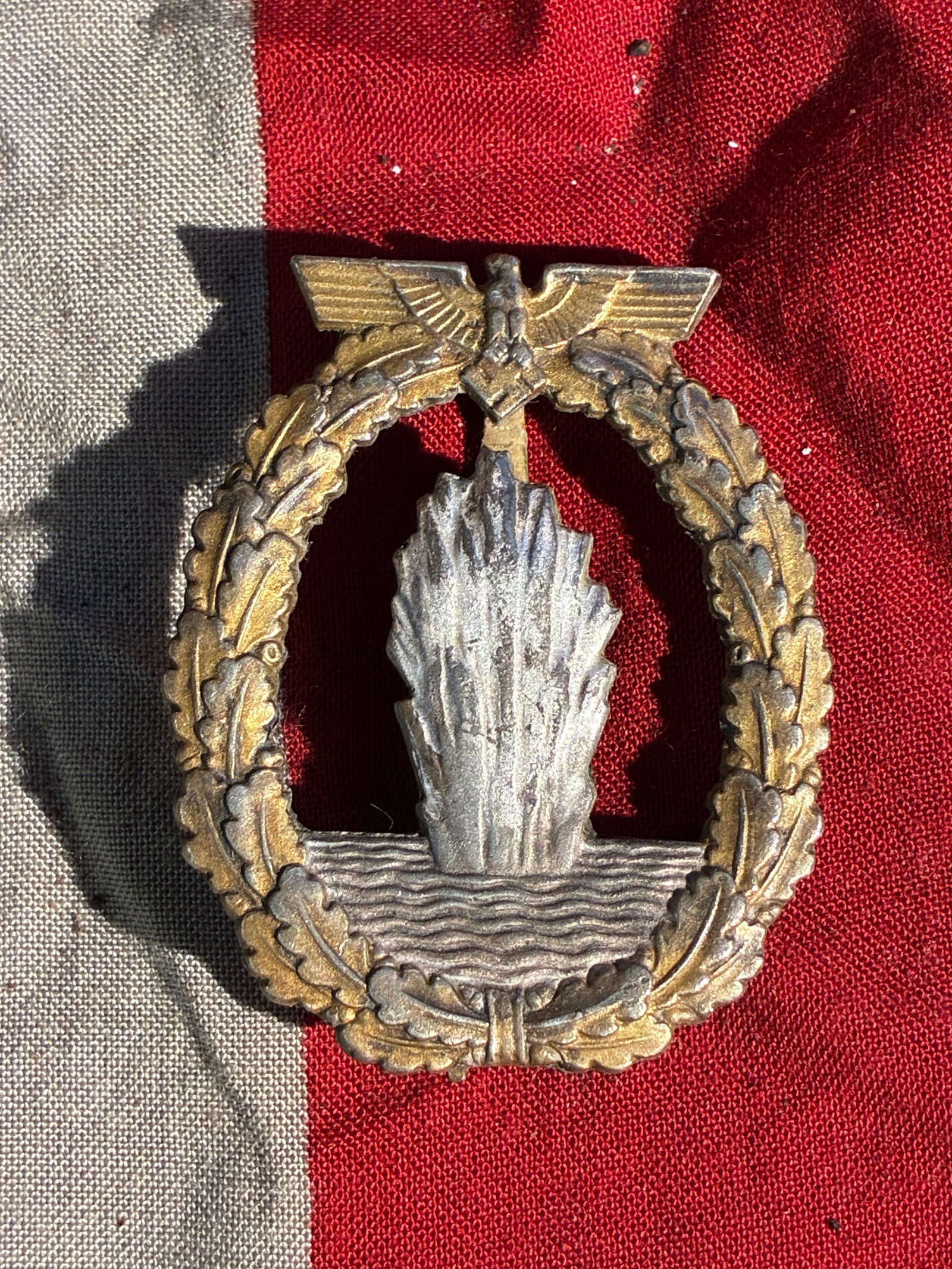 WW2 German Kriegsmarine Destroyer War Badge (Zerstörerkriegsabzeichen), c. 1940–1945: This badge was an official naval combat award of the German Kriegsmarine during the Second World War. Instituted in 1940, the Destroyer War Badge recognized crew members of destroyers, torpedo boats, 