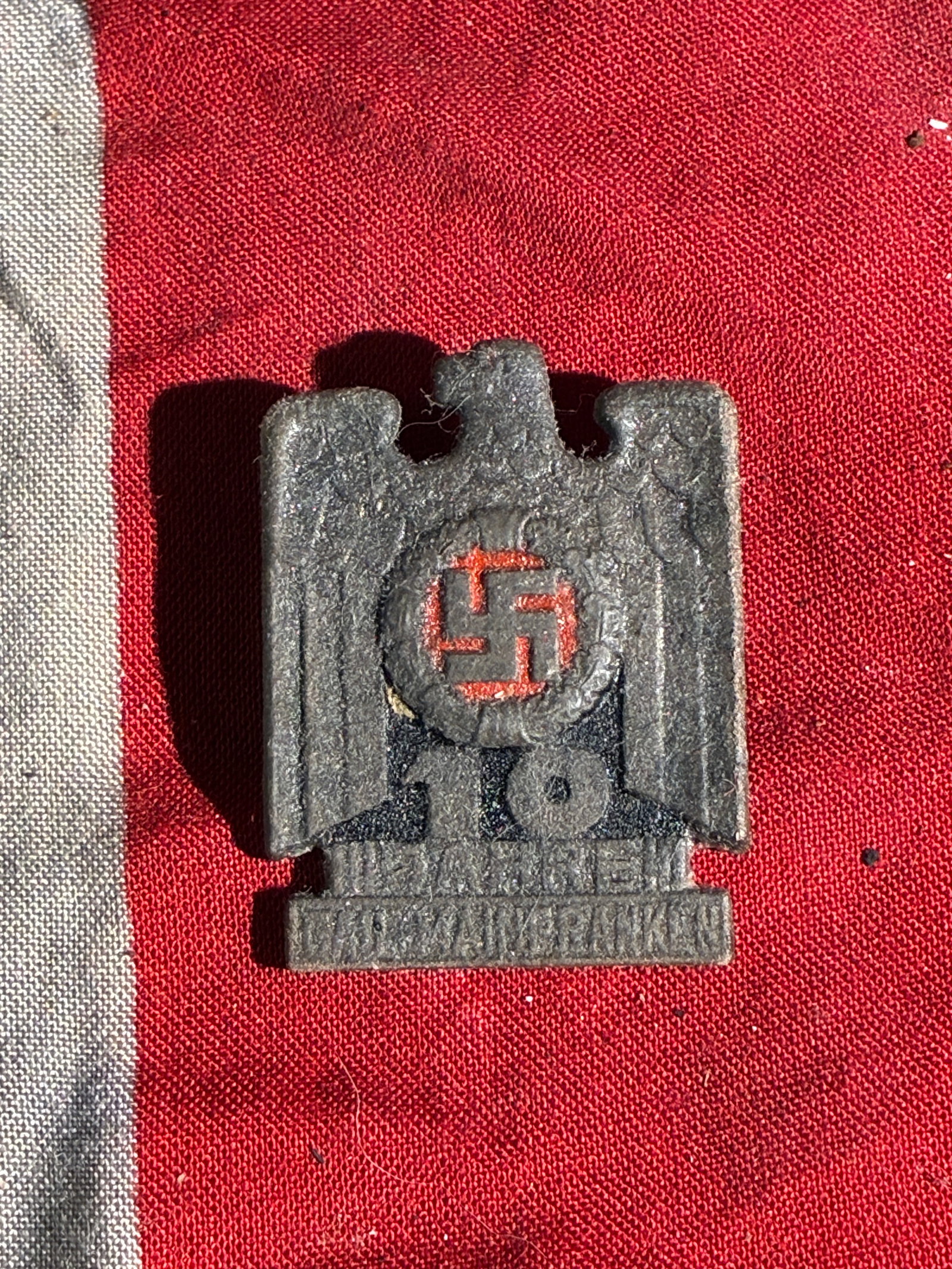 WW2 German 10-Year Service Commemorative Badge – National Socialist Era (Germany, 1930s): This small cast-metal badge was produced in Germany during the National Socialist period and appears to commemorate ten years of organizational service, as indicated by the large numeral “10” 