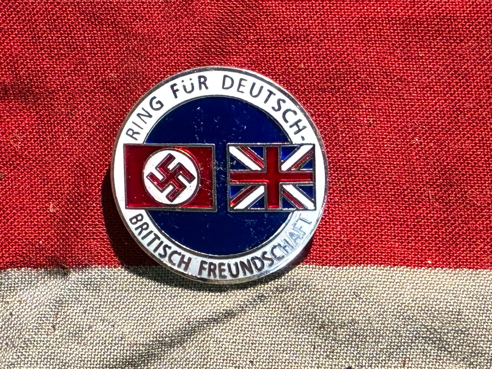 WW2 German Badge of the German–British ‘Friendship Ring,’ c. 1930s (Propaganda Emblem): This circular enamel badge was created for the Ring für Deutsch–Britische Freundschaft (“German–British Friendship Ring”), a short-lived propaganda organization active in the 1930s. Such