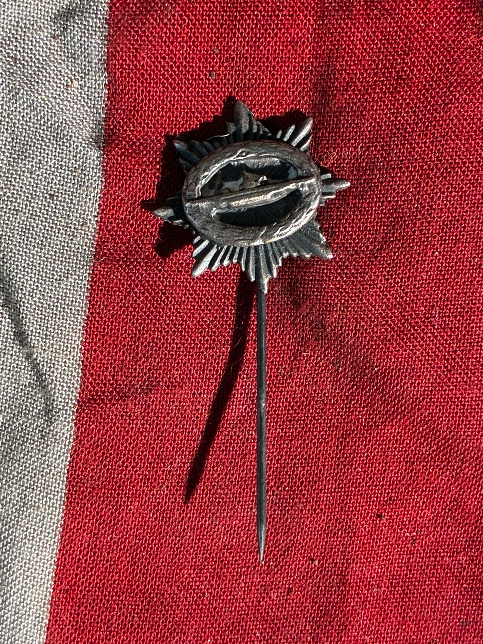 WW2 German Miniature Kriegsmarine Coastal Artillery Badge (Stickpin Variant): This small stickpin features a reduced-size rendering of the German Kriegsmarine Coastal Artillery War Badge (Küstenartillerieabzeichen), originally instituted in 1941 for naval and coastal defense p