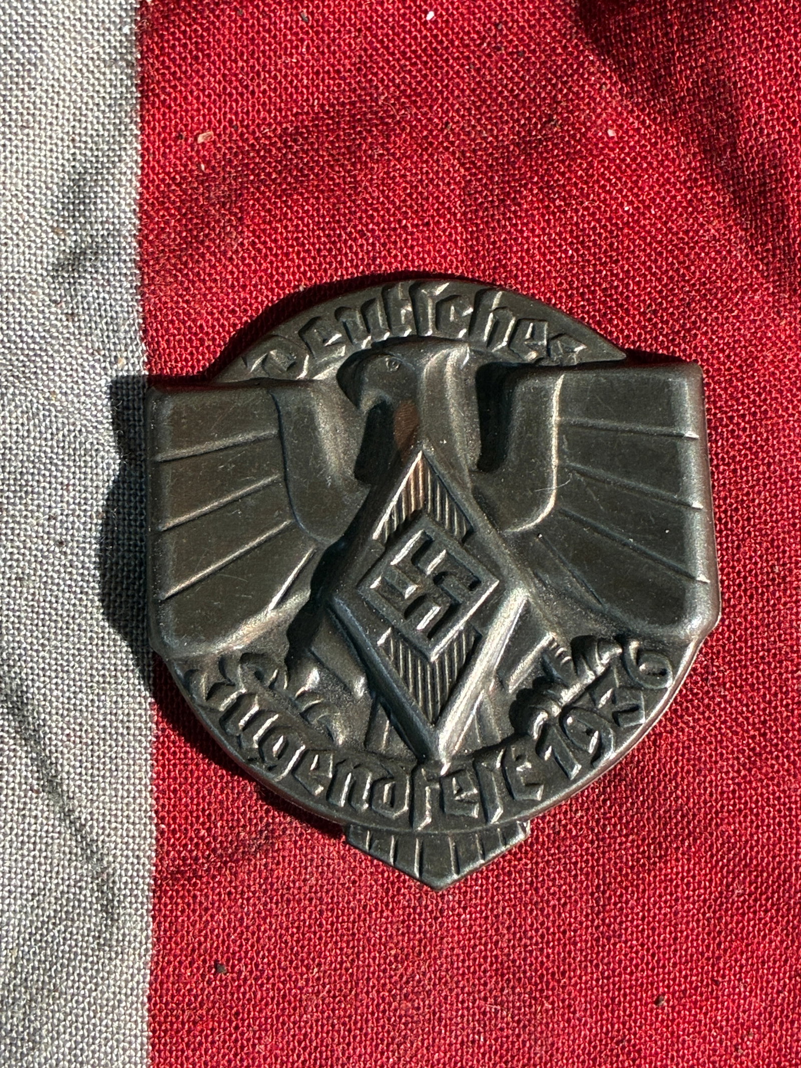 WW2 German Youth Rally Commemorative Badge (1936): This metal badge was issued for participants in a 1936 youth rally organized under the National Socialist regime in Germany. The design features a stylized eagle above the emblem of the Hitler Youth, 