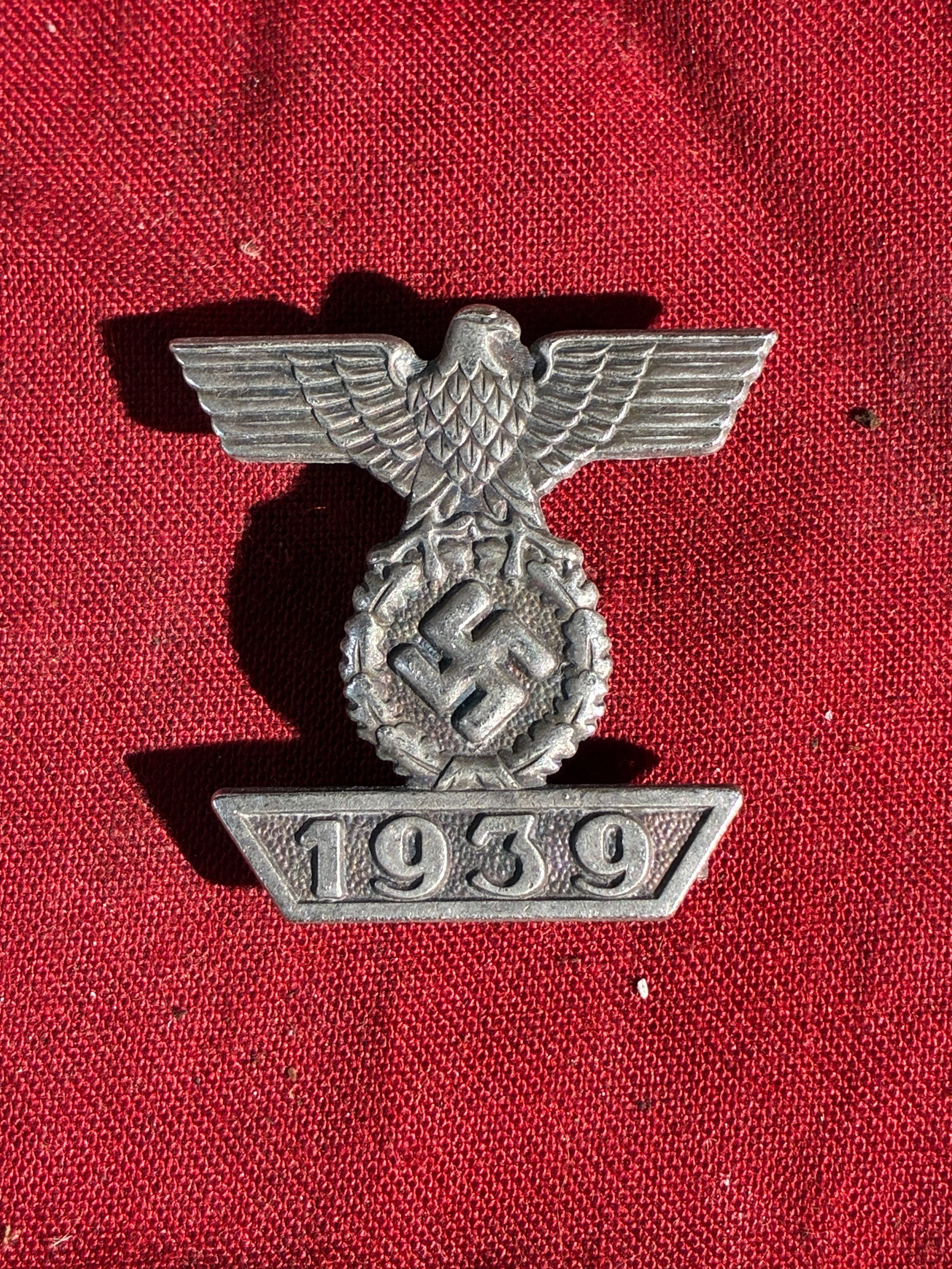 WW2 German 1939 Wehrmacht “Spange?? (Clasp) for the Iron Cross 2nd Clas: This metal clasp, dated 1939, was issued by Nazi Germany to soldiers who had previously earned the Iron Cross 2nd Class during World War I and were again recognized for merit, bravery, or leadership i