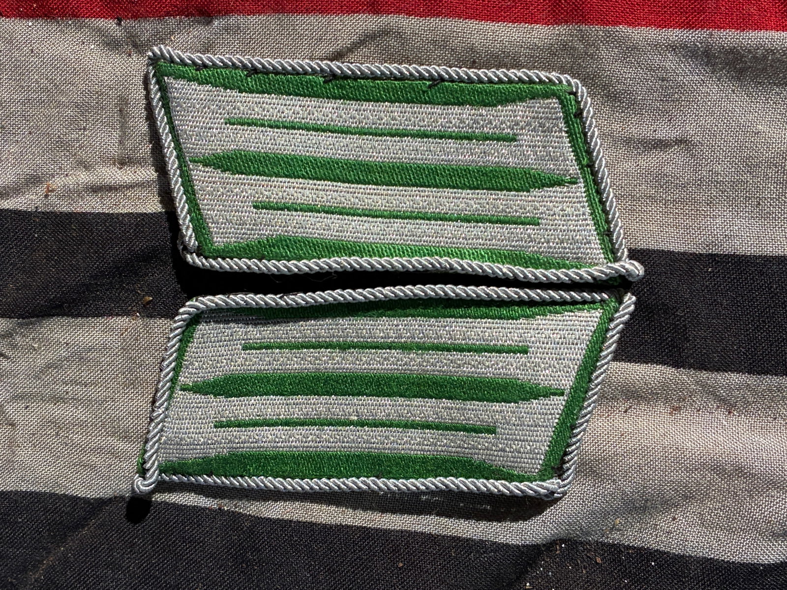 WW2 German Heer Panzergrenadier Officer’s Collar Tabs (Pair), 1935–1945: This matching pair of German Army (Heer) collar tabs dates to the World War II era and represents the rank and branch distinction of an officer serving in a Panzergrenadier (armored infantry) regiment