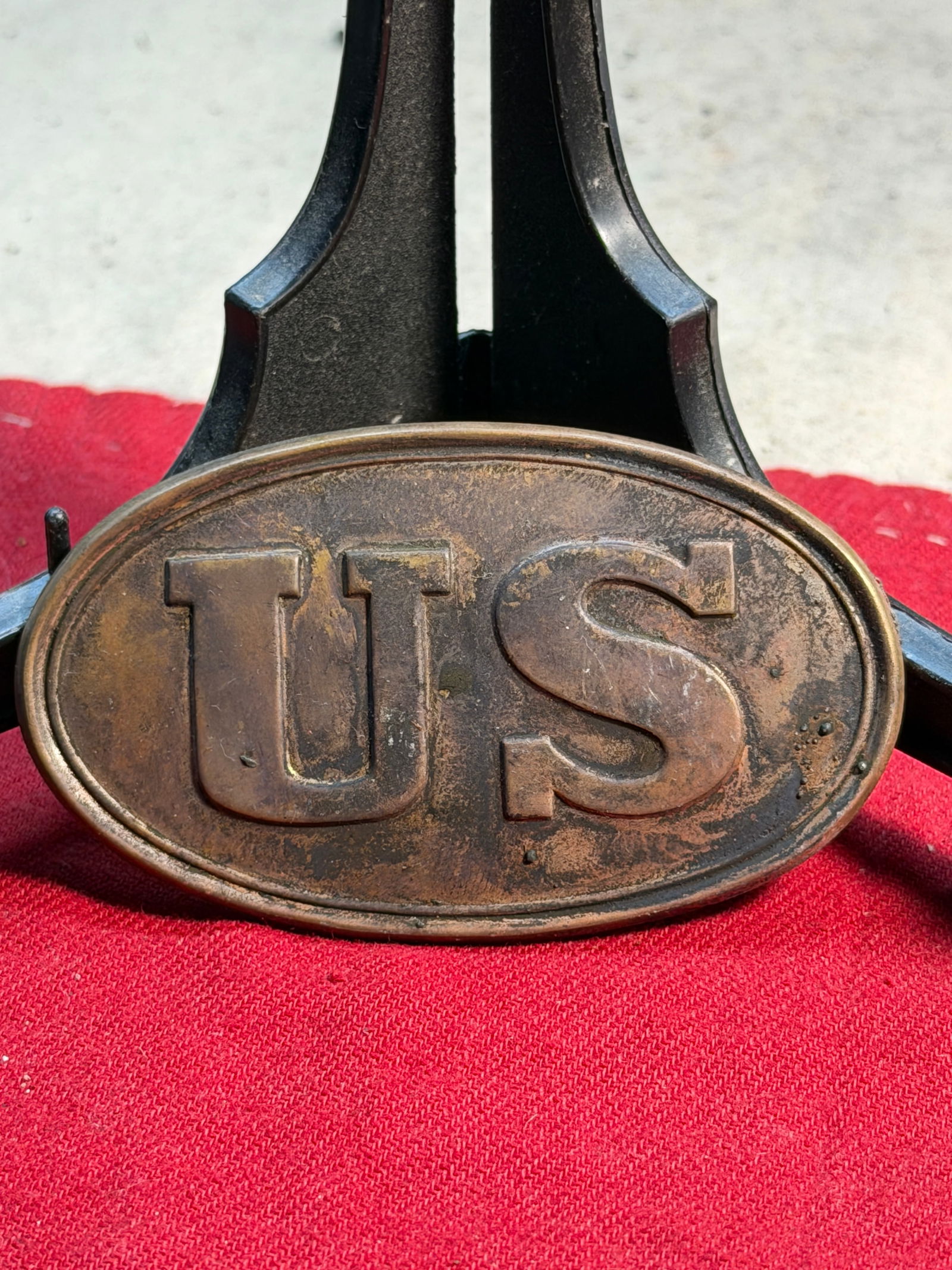 U.S. Army Enlisted Belt Plate (Model 1839 Pattern) — American Civil War Era: This oval brass belt plate, embossed with the raised letters “U.S.”, is an example of the Model 1839 Pattern enlisted waist-belt plate, one of the most widely used accoutrement plates of the A