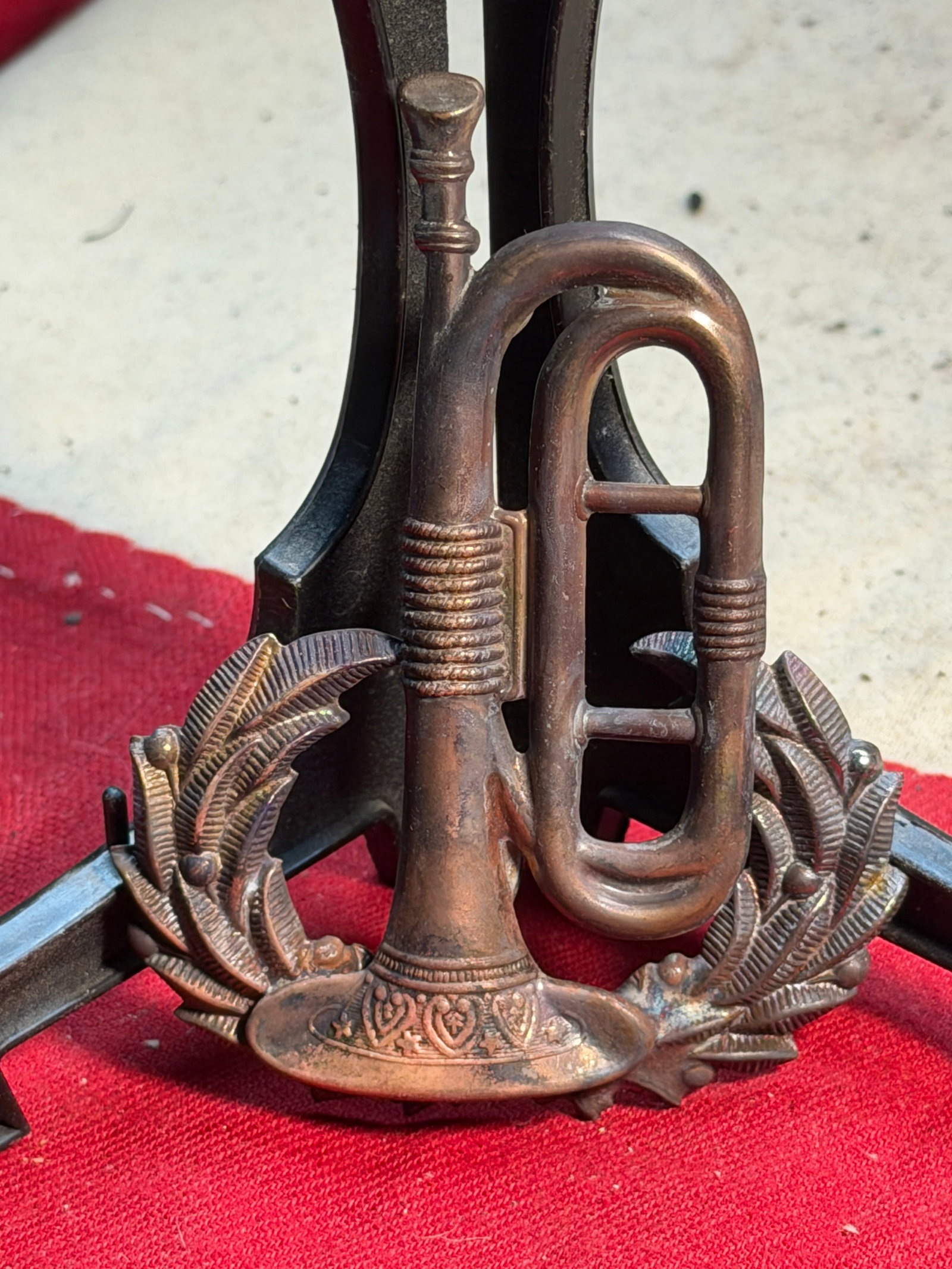 Civil War Musician’s Brass Bugle Wreath Cap Insignia: This finely cast Civil War-era musician’s bugle insignia features a detailed brass bugle framed by an ornate laurel wreath—an emblem worn by Union Army musicians on their kepis and forage caps. Th