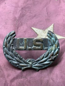 Civil War United States Infantry Hat Insignia (Wreath with “U.S.??)