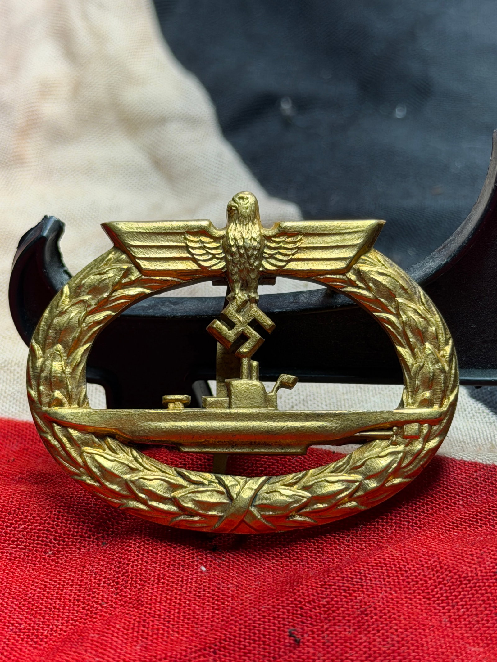 WW2 German Kriegsmarine U-Boat War Badge (U-Boot-Kriegsabzeichen): German Kriegsmarine U-Boat War Badge, awarded during the Second World War to officers and enlisted personnel of the German submarine service (U-Bootwaffe). Instituted in October 1939, the badge was pr