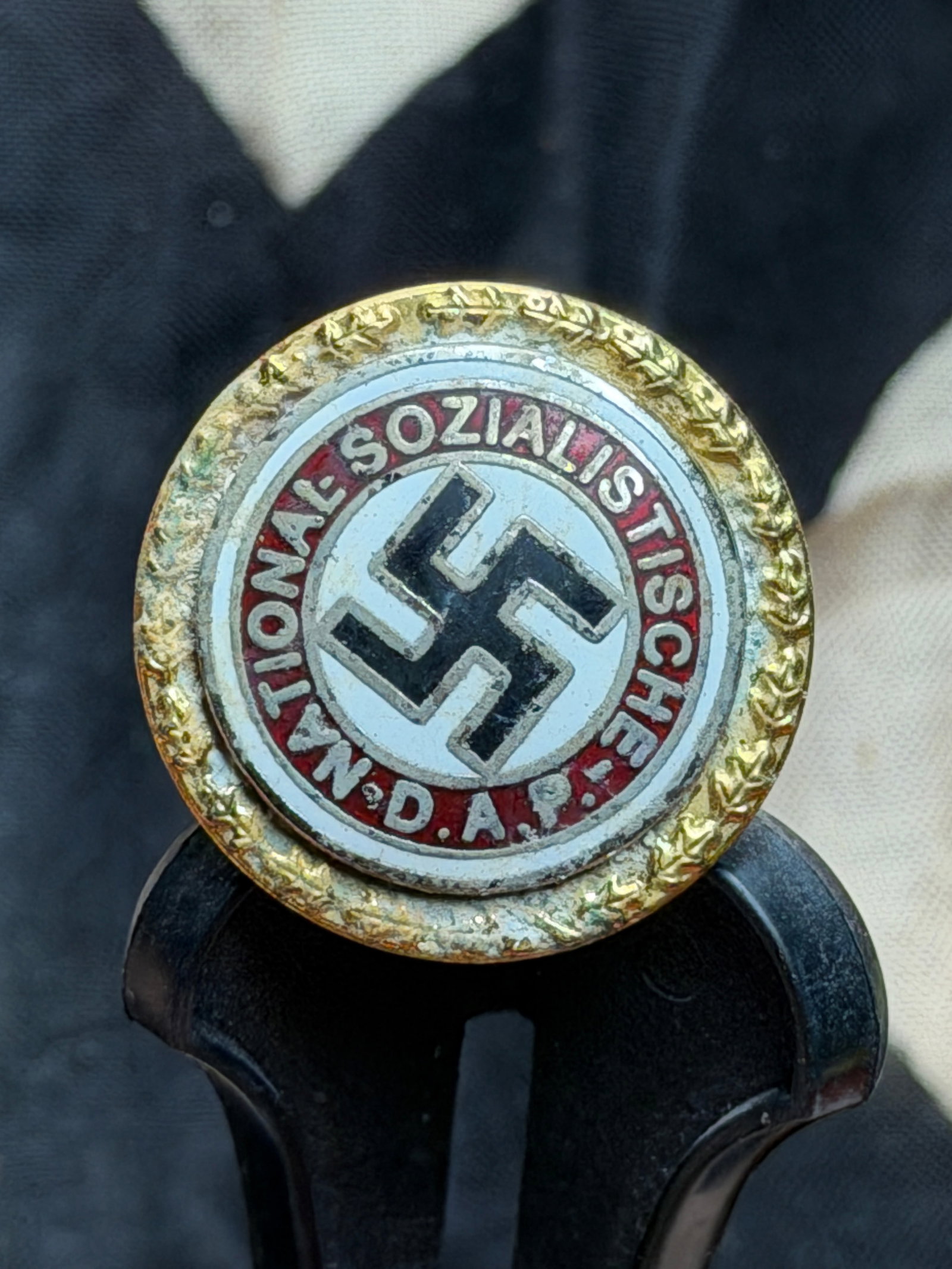 WW2 NSDAP Golden Party Badge (Goldenes Parteiabzeichen): This badge is identified as the Golden Party Badge (Goldenes Parteiabzeichen) of the National Socialist German Workers’ Party (NSDAP), awarded in Nazi Germany during the Third Reich period (c. 1933�