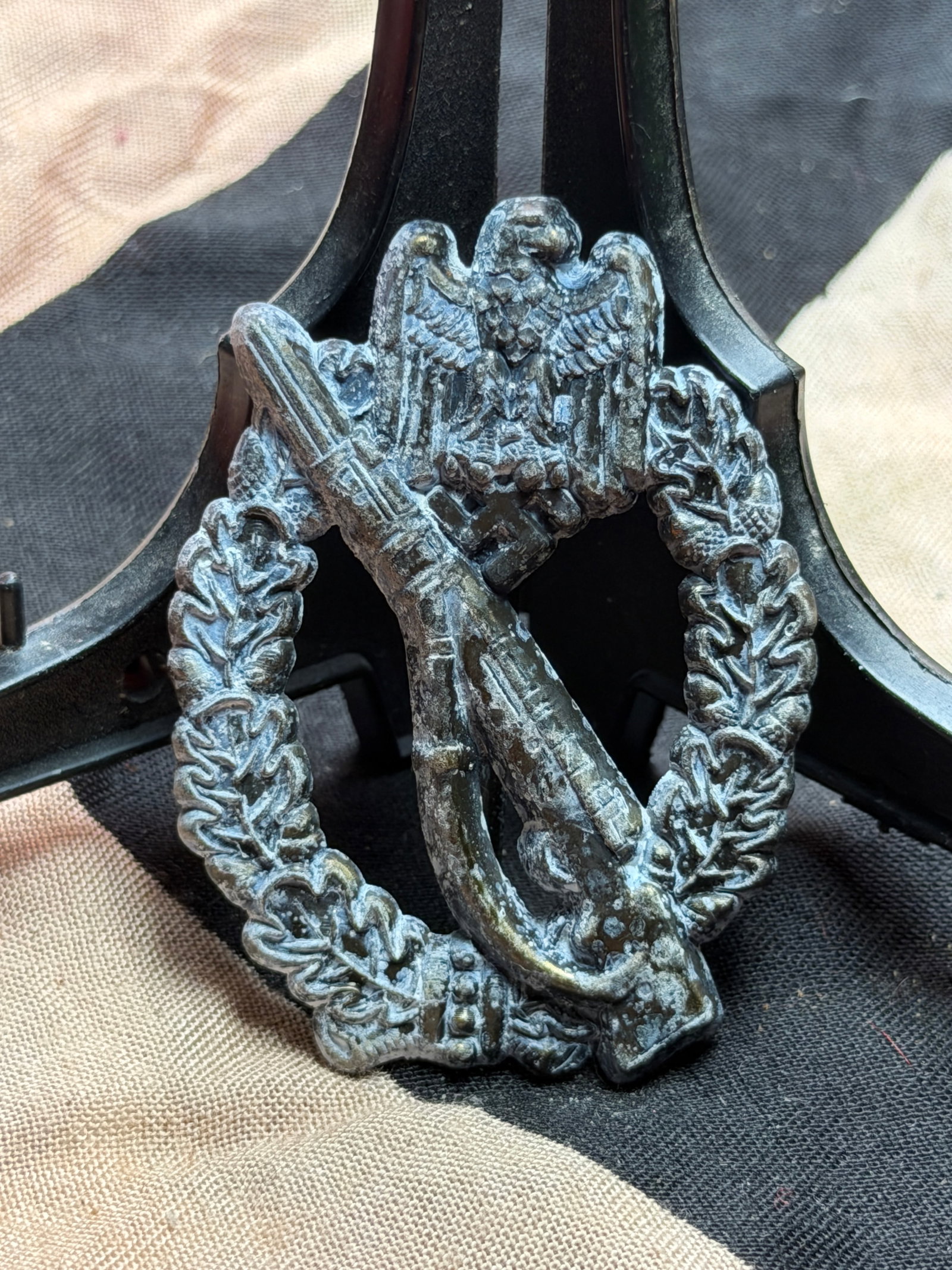 WW2 German Infantry Assault Badge (Infanterie-Sturmabzeichen): This badge is identified as a German Infantry Assault Badge (Infanterie-Sturmabzeichen), an award instituted in 1939 to recognize frontline service by infantry units of the German Army during the Seco