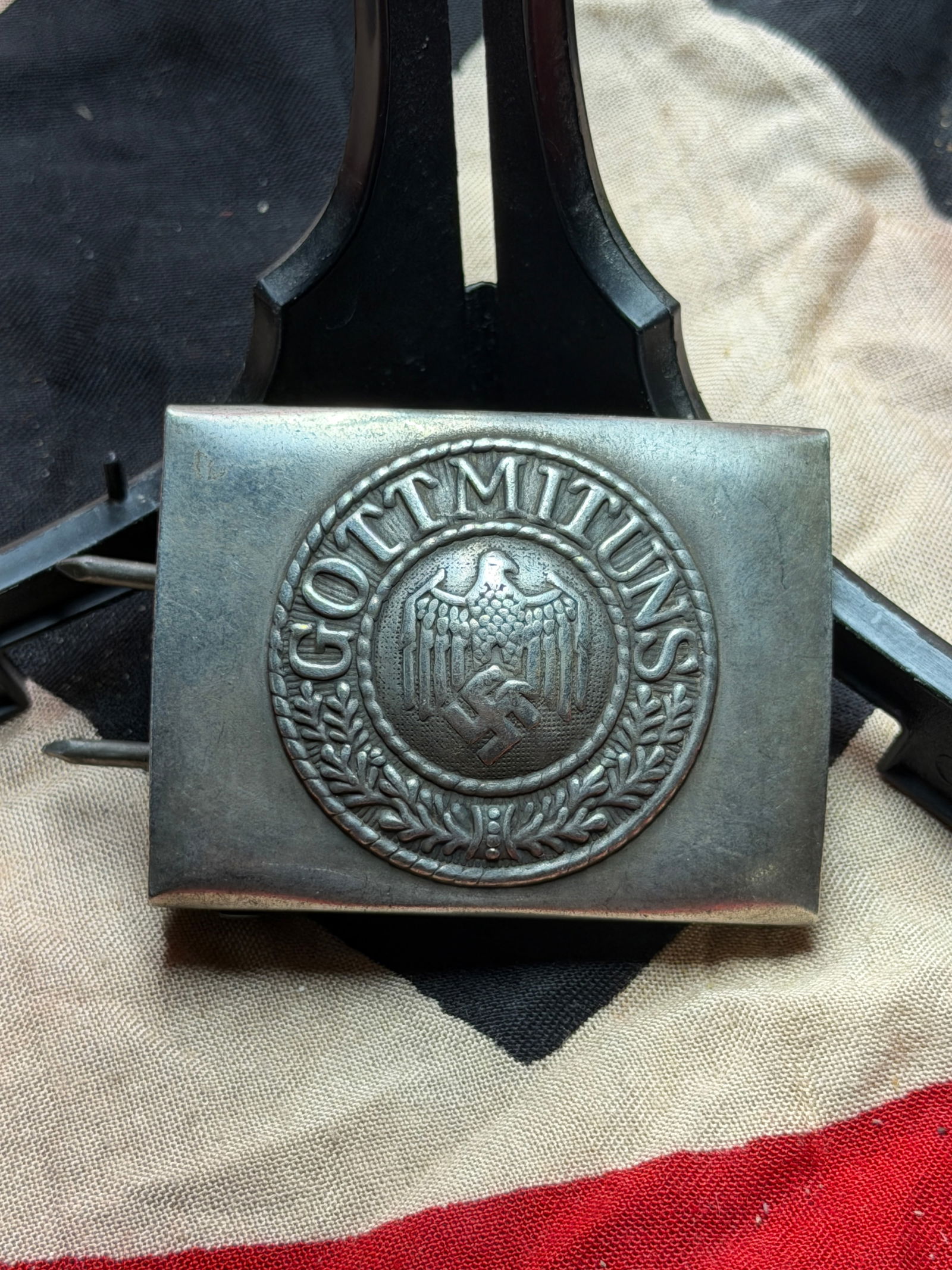 WW2 German Belt Buckle of the German Heer (Army): metal belt buckle was issued to enlisted personnel of the German Heer (Army) during the Second World War (1935–1945). At its center is the Wehrmacht national eagle with downward-swept wings clutchin