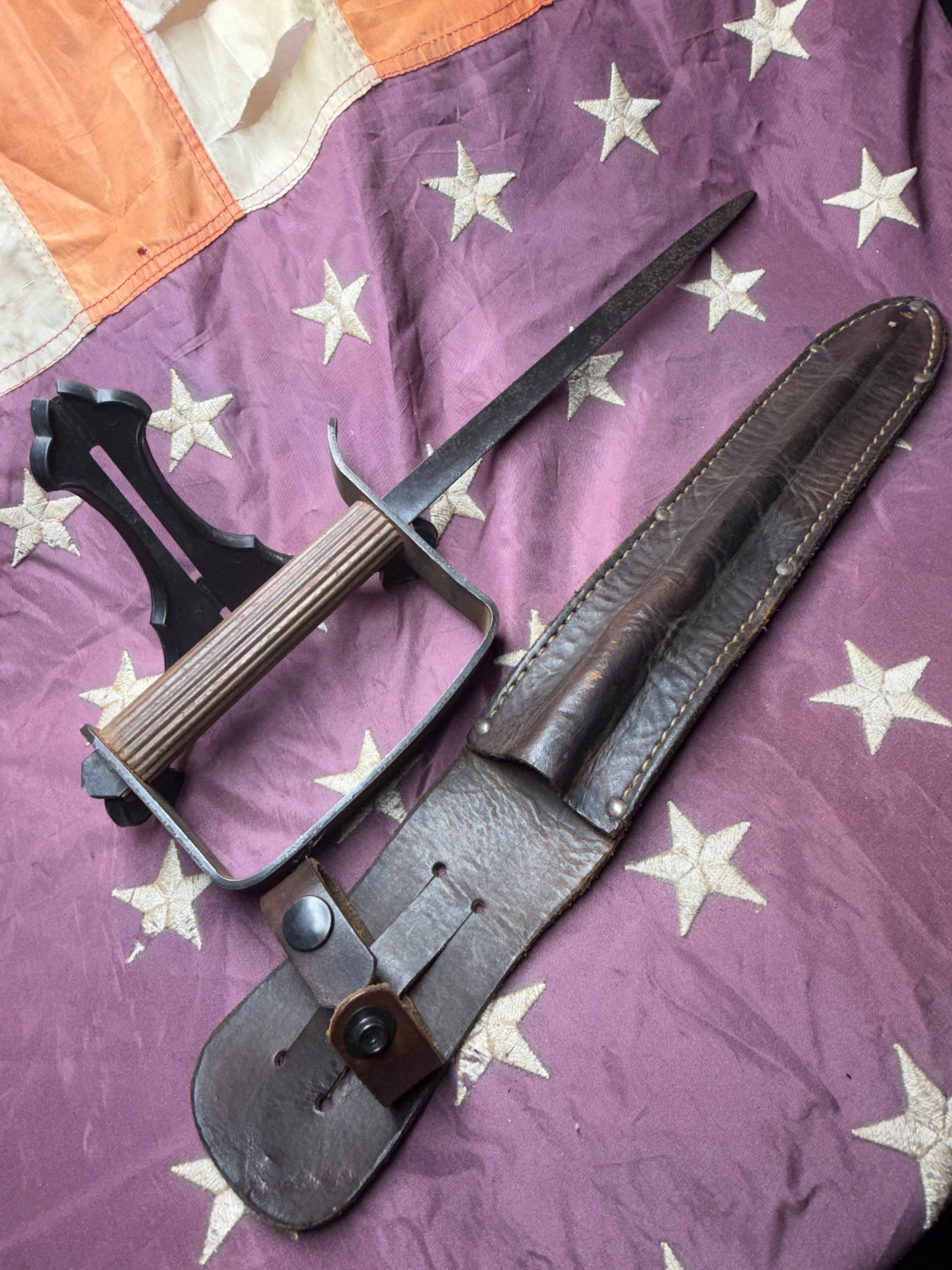 U.S. World War I Knuckle-Duster Trench Knife with Leather Sheath: This U.S. World War I trench knife exemplifies the close-quarters weapons developed for the brutal conditions of trench warfare on the Western Front. Combining a narrow, double-edged steel blade with 