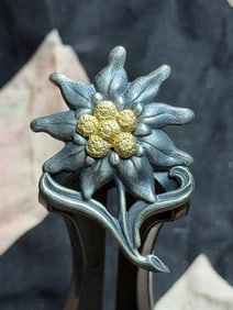 WW2 German Edelweiss Cap Badge (Gebirgsjäger Insignia)
