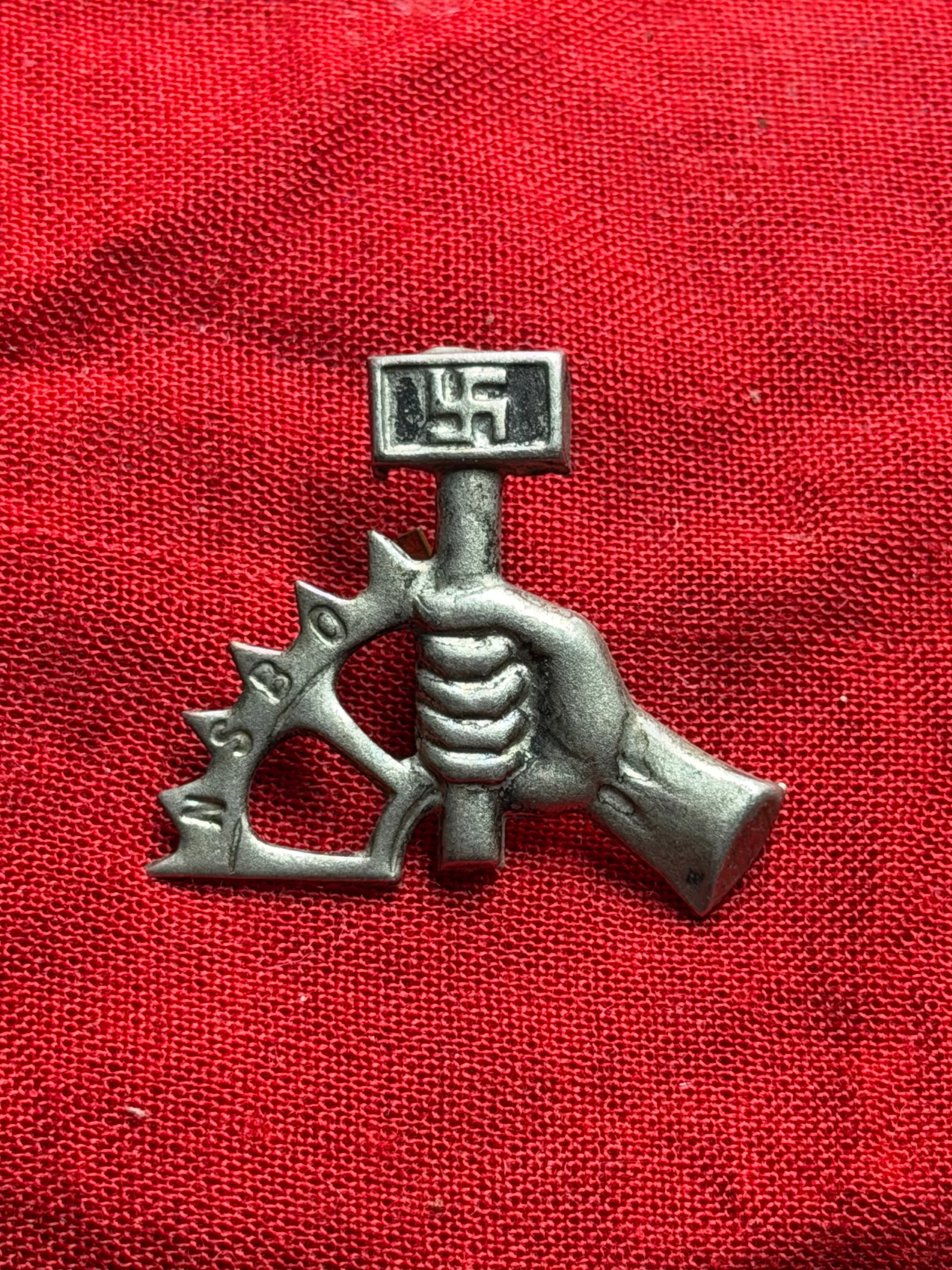 WW2 German National Socialist Factory Cell Organization (NSBO) cap insignia.: This metal insignia is attributed to the National Socialist Factory Cell Organization (Nationalsozialistische Betriebszellenorganisation, NSBO), a Nazi Party–affiliated labor organization active pri