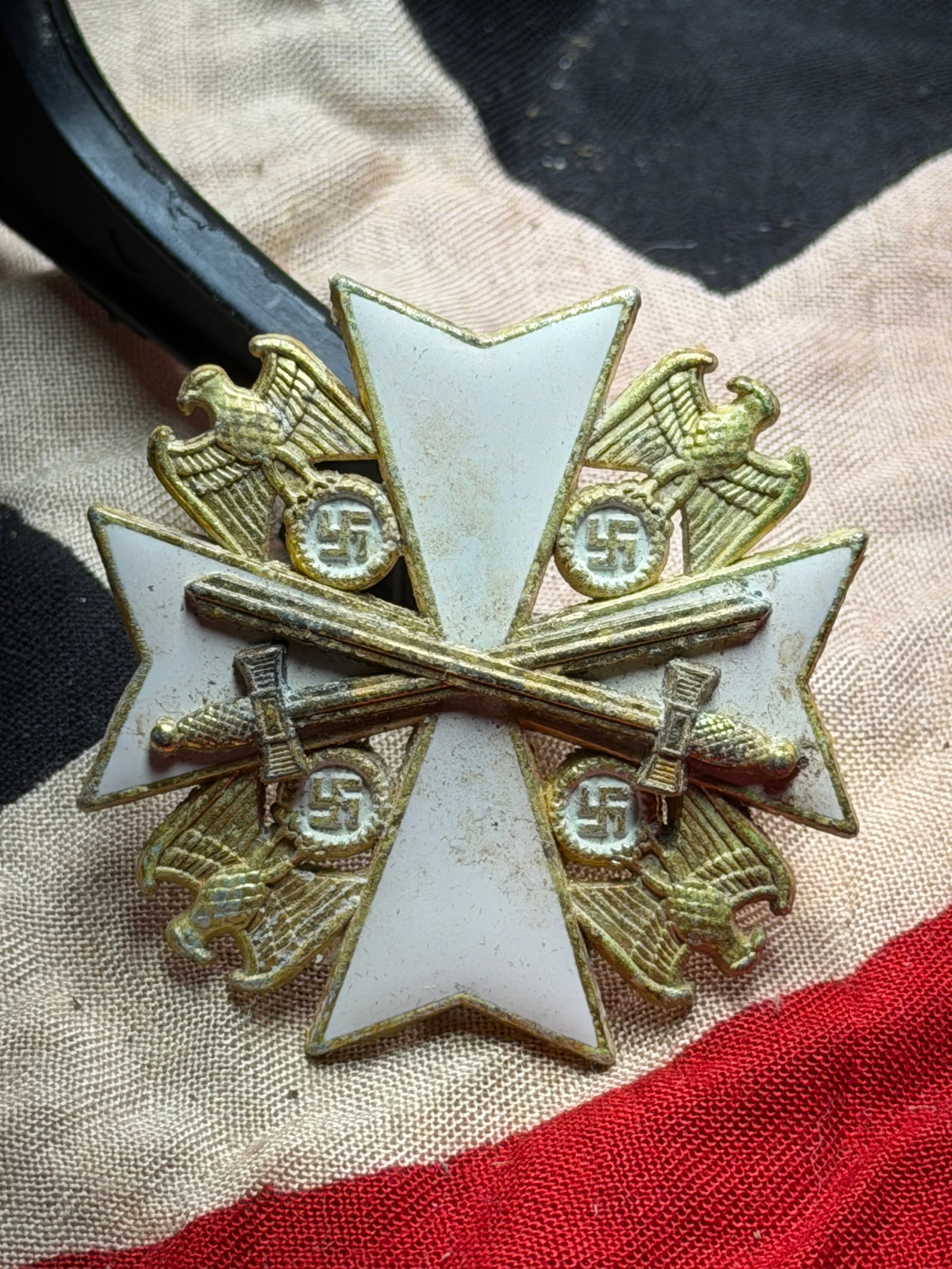WW2 German Order of the German Eagle, Second Class with Swords: This insignia represents the Order of the German Eagle (Verdienstorden vom Deutschen Adler), Second Class with Swords, a diplomatic and merit order instituted by Nazi Germany in 1937. Unlike many Germ