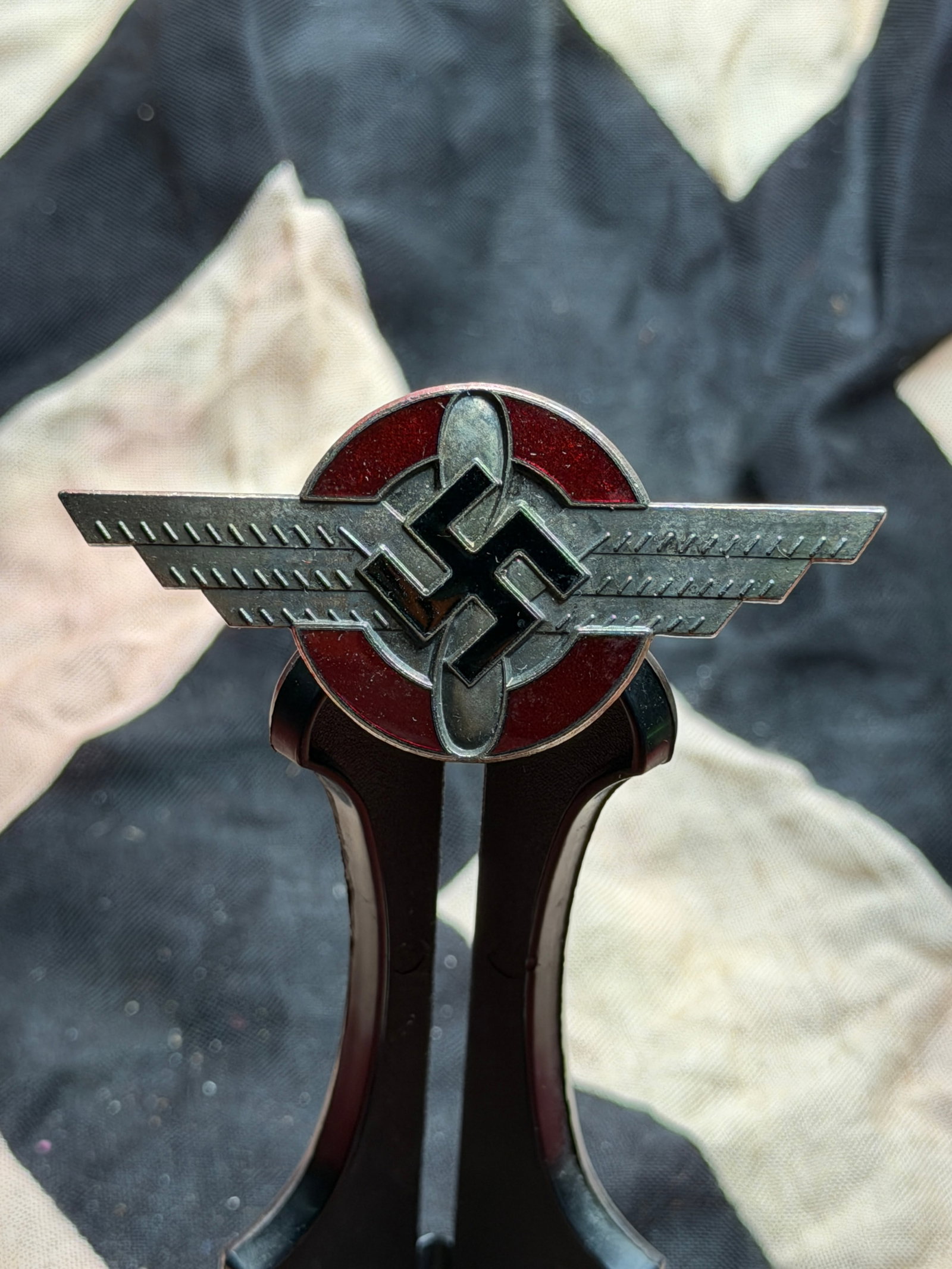 WW2 German Air Sports Association (DLV) Pilot Badge: This badge is identified as a pilot qualification insignia of the Deutscher Luftsportverband (DLV), the German Air Sports Association that operated during the early years of the Third Reich. The DLV s