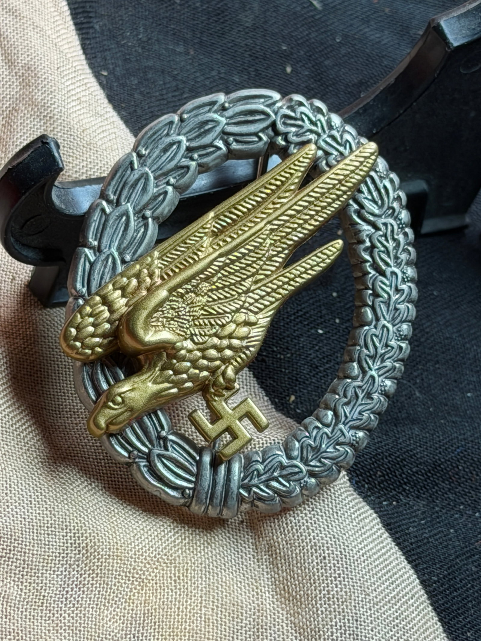 WW2 German Luftwaffe Paratrooper Badge (Fallschirmschützenabzeichen): This badge is a German Luftwaffe Paratrooper Badge, awarded to members of the Fallschirmjäger who successfully completed parachute training and were qualified for airborne service during the Second W