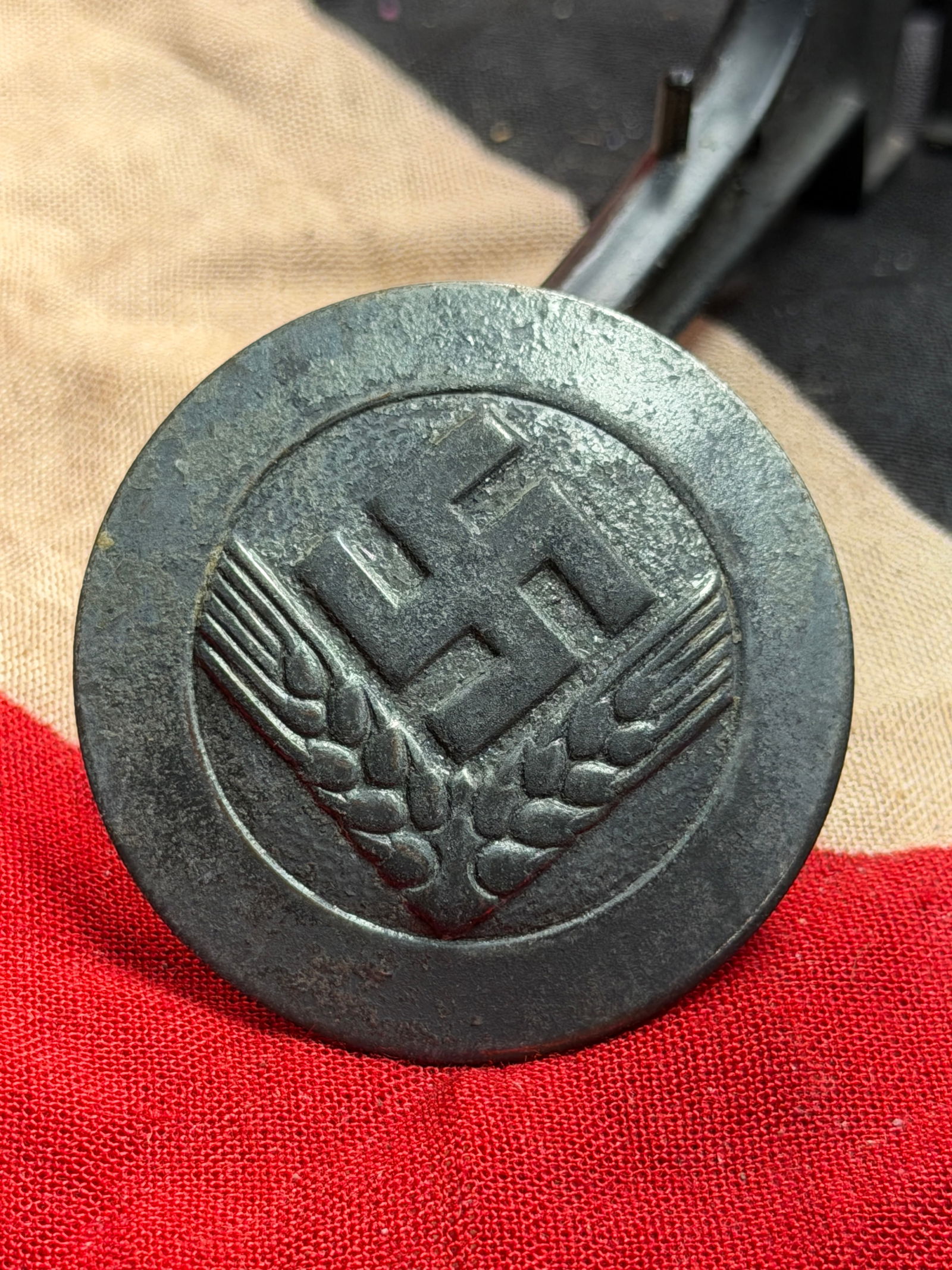 WW2 German Reich Labour Service (RAD) Female Youth Badge (1 of 3)