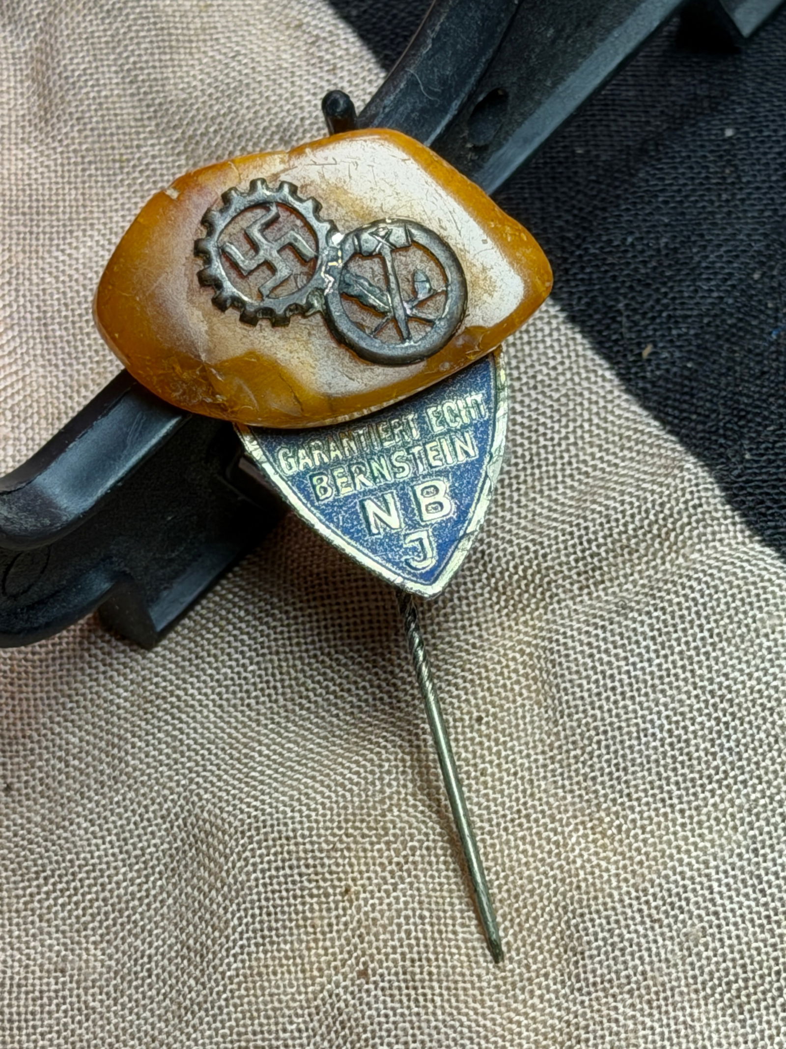 WW2 German Winterhilfswerk (WHW) Donation Badge: This small pin badge is an example of a Winterhilfswerk des Deutschen Volkes (Winter Relief of the German People, WHW) donation badge, commonly known as a “tinnie.” The WHW was a nationwide ch