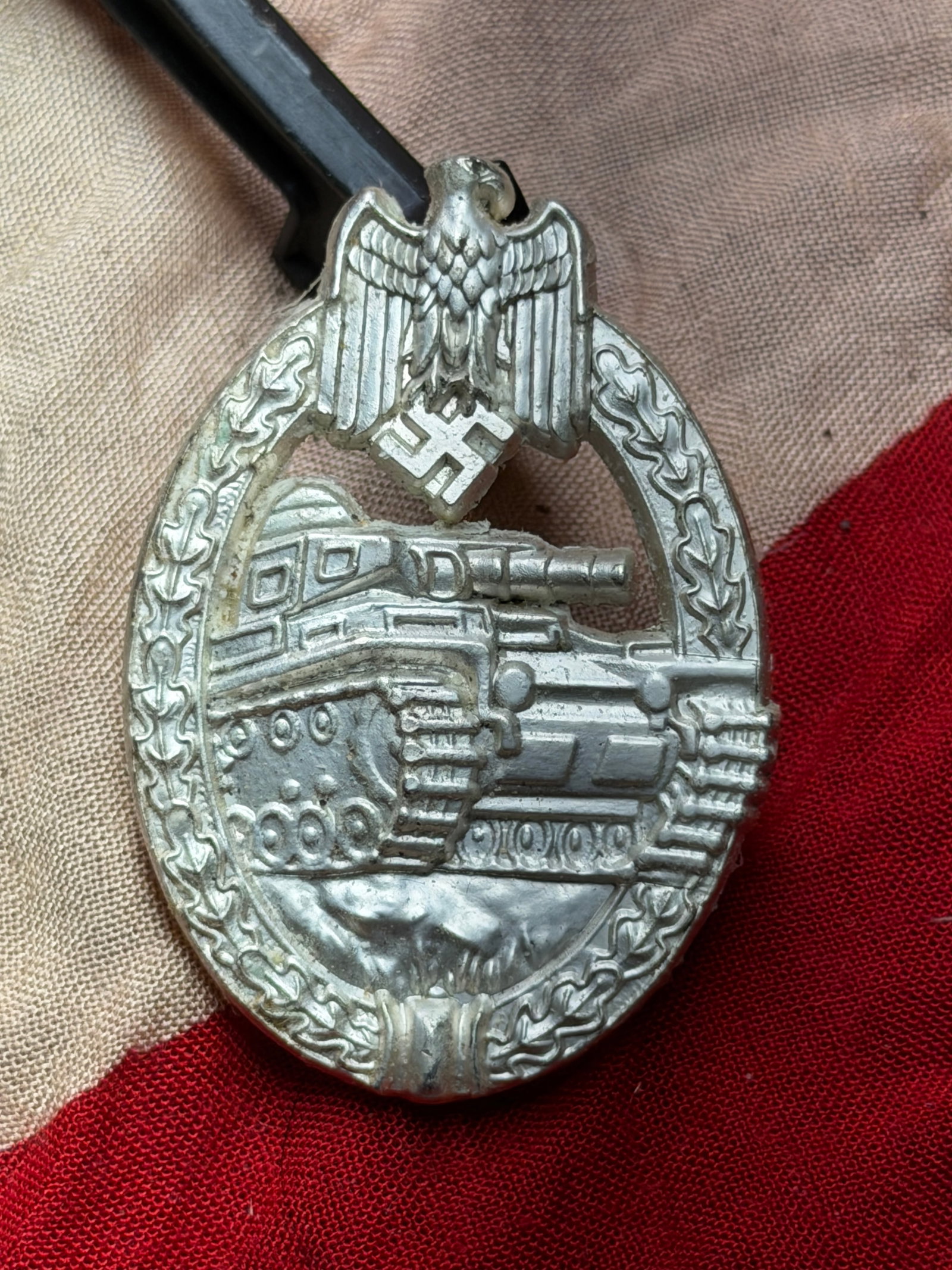 WW2 German Panzer Assault Badge (Panzerkampfabzeichen): This badge is a German World War II Panzerkampfabzeichen (Panzer Assault Badge), awarded to members of the Wehrmacht’s armored forces for active participation in armored combat operations. Institute