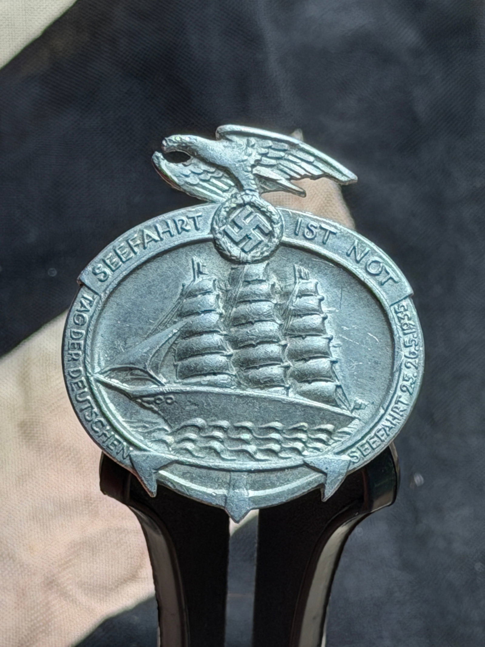 WW2 German Naval Seafarer’s Badge (Seefahrtsabzeichen): This metal badge represents the German Seafarer’s Badge (Seefahrtsabzeichen), an award instituted during the Third Reich to recognize service and achievement in German maritime and merchant seafarin