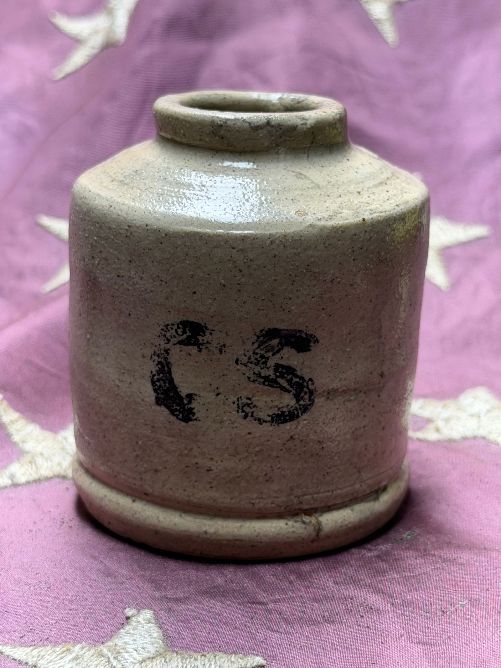 Civil War Era Stoneware Inkwell Marked “CS?? – Confederate States Attribution: This authentic mid-19th century stoneware inkwell features a cylindrical form with a slightly flared lip and unglazed base, consistent with utilitarian ceramic production of the Civil War period (circ