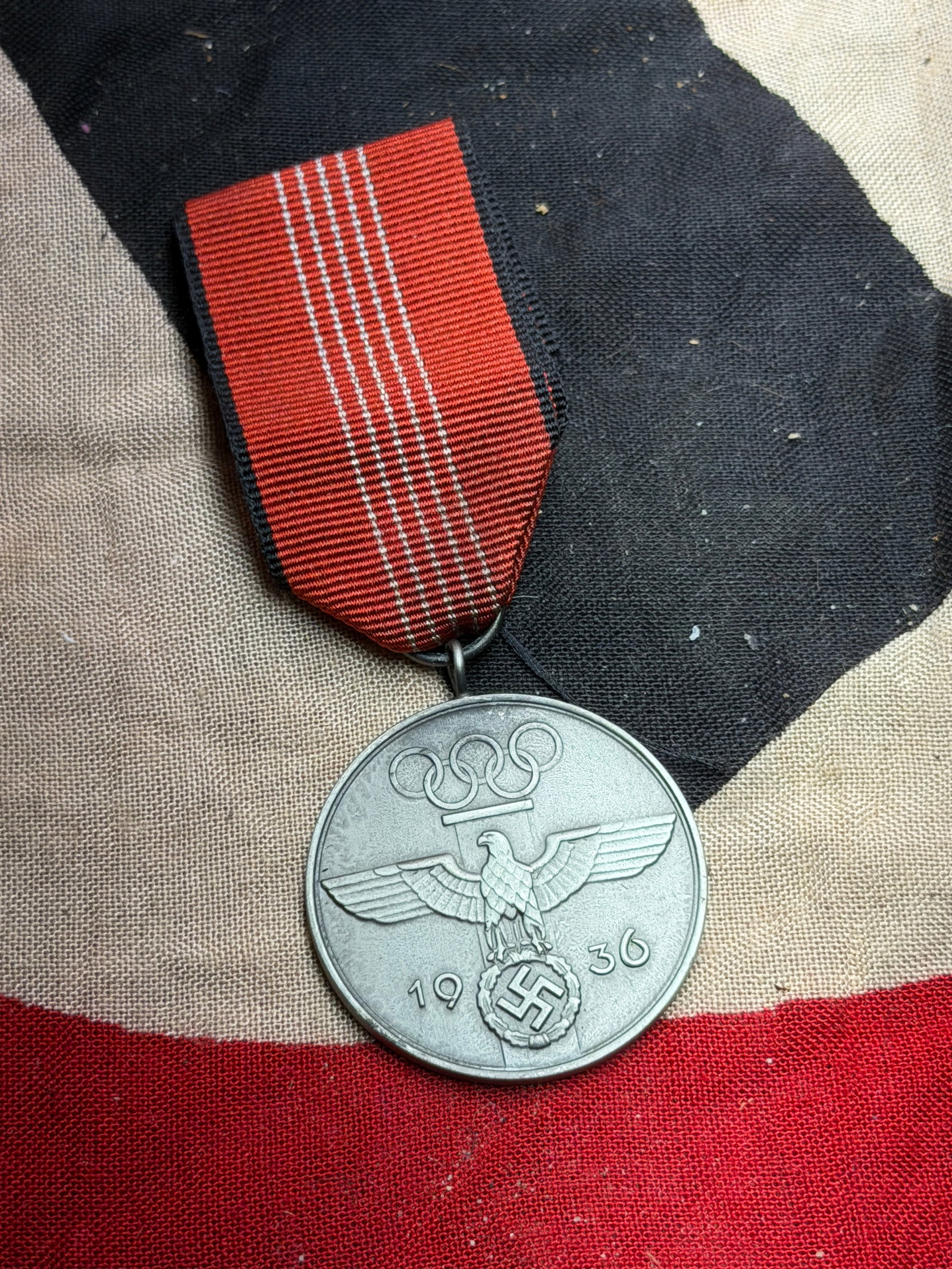 WW2 German Decoration for Service at the 1936 Olympic Games (Olympische Ehrenzeichen) German Reich,: This medal is the Decoration for Service at the 1936 Olympic Games, awarded to individuals who rendered voluntary or meritorious service during the Berlin Summer Olympics. The obverse features a styli