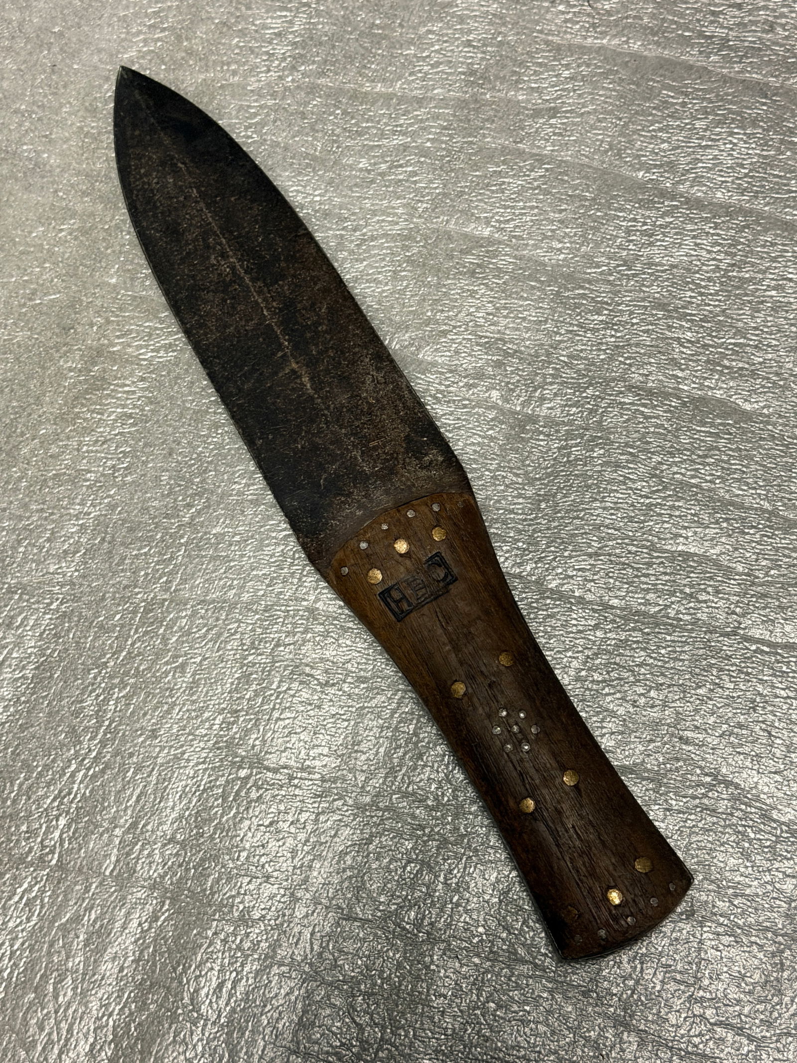 19th Century Hudson Bay Trade Dagger / Dag Knife with Riveted Wood Handle: 19th-century Hudson Bay–style dag knife, representative of the trade knives supplied throughout North America during the fur trade era. This example features a broad, single-edged carbon steel blade