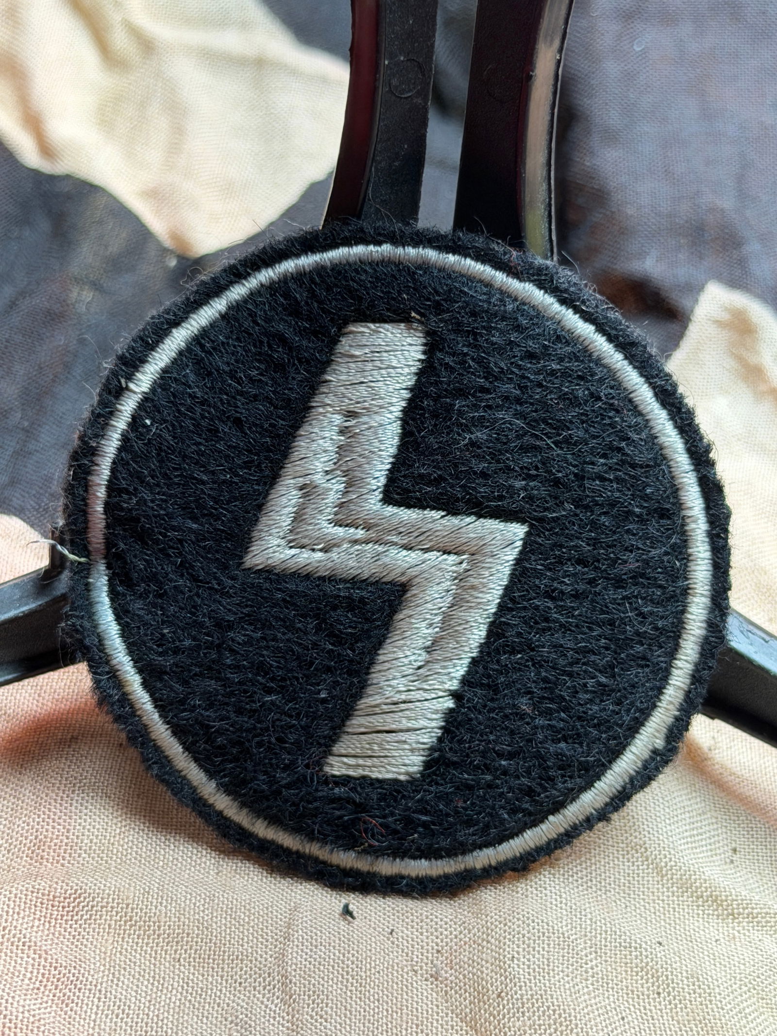 WW2 German SS “Sig Runes?? Sleeve Insignia (Schutzstaffel Unit Patch): This embroidered circular patch is an SS (Schutzstaffel) sleeve insignia, produced in Nazi Germany between 1933 and 1945. The design features the distinctive double “Sig” (??) runes, embroider