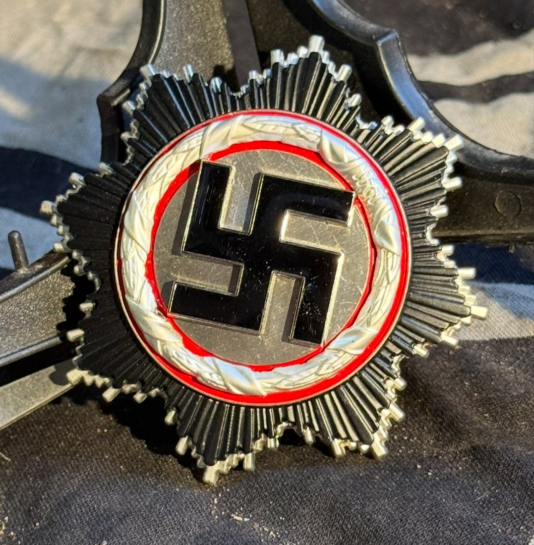 WW2 German Cross in Silver (Deutsches Kreuz in Silber): This object is a German Cross in Silver, a high-level award instituted in September 1941 and awarded during the Second World War. The German Cross ranked between the Iron Cross 1st Class and the Knigh