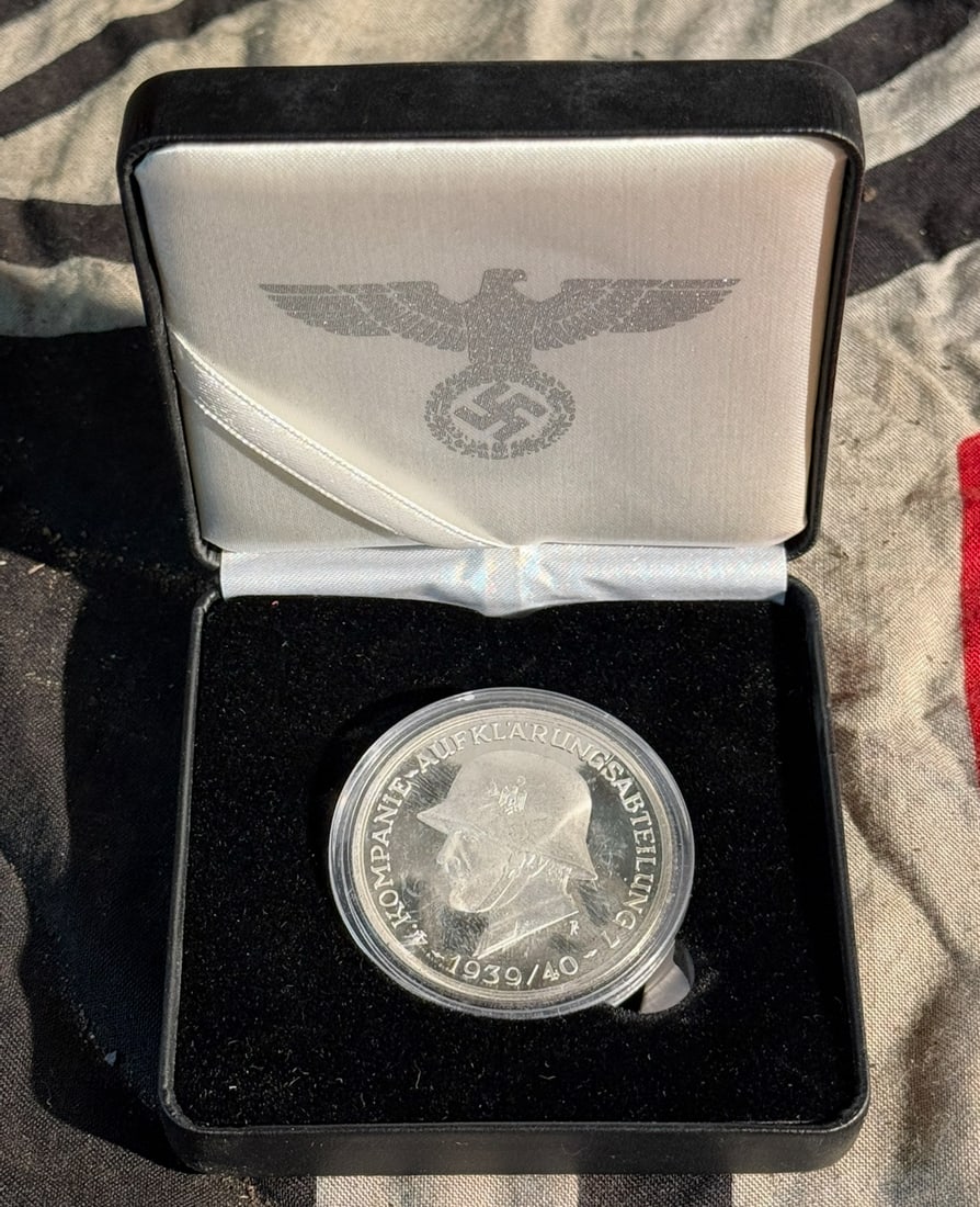 WW2 German Commemorative Medal of the 4th Panzer Division: This commemorative medal honors service associated with Germany’s 4th Panzer Division during the early phase of the Second World War. The obverse features a profile of a German soldier wearing a ste