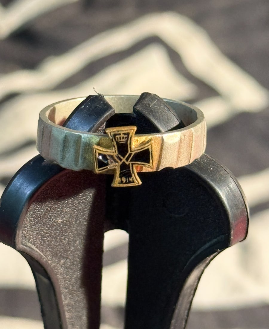 SCARCE WW1 GERMAN PRUSSIAN OFFICER'S TRENCH ART SILVER RING: SCARCE WW1 GERMAN PRUSSIAN OFFICER'S TRENCH ART SILVER RING. SHOWS GOOD WEAR AND USE WITH A BEAUTIFUL OVERALL PATINA. PLEASE VIEW ALL DETAILED PICTURES. Note: In-house shipping is available on all ite