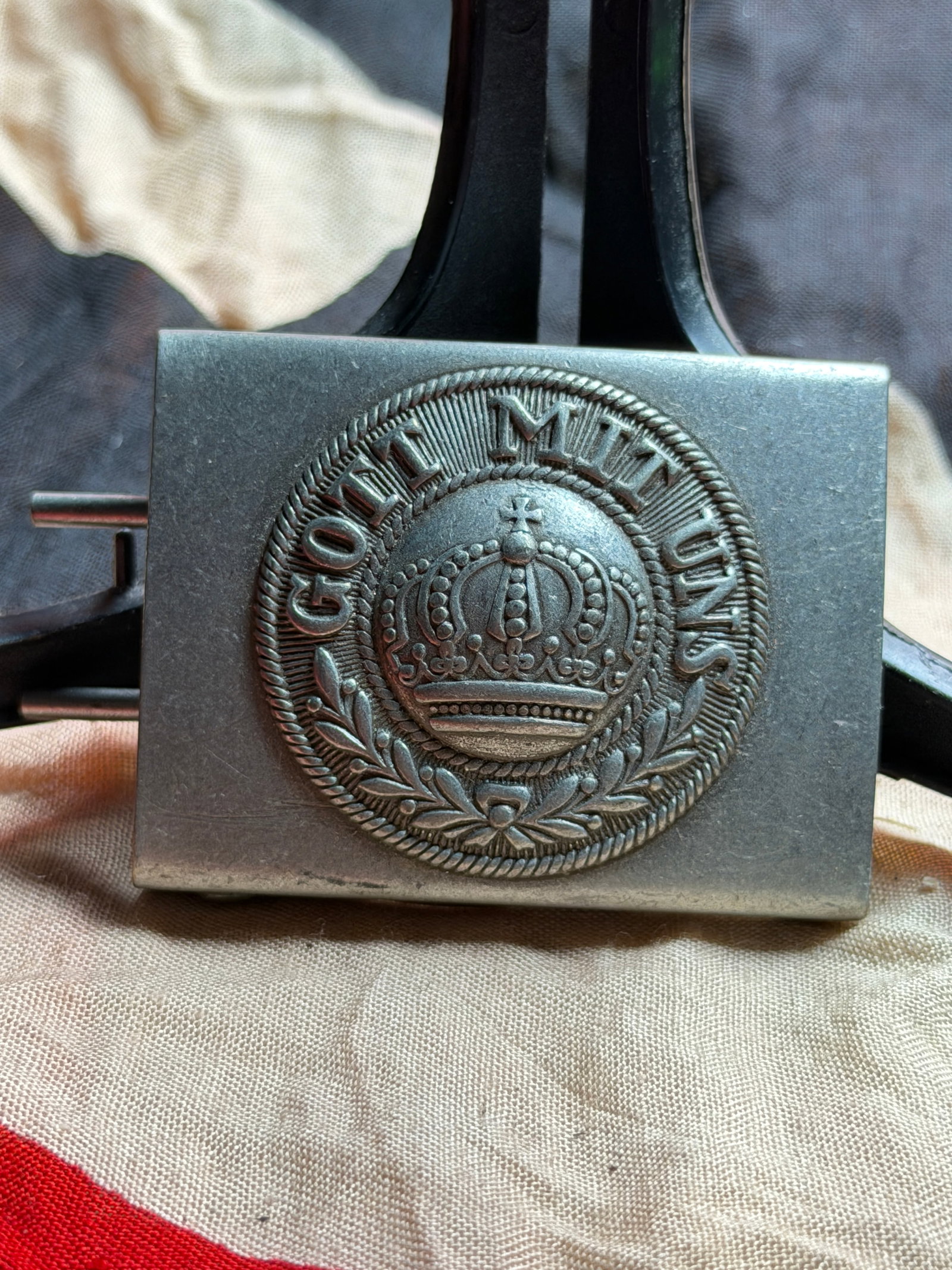 WW1 Imperial German Army Enlisted Man’s Belt Buckle (“Gott Mit Uns??): Rectangular stamped metal belt buckle worn by enlisted soldiers of the Imperial German Army (Deutsches Heer) during the late 19th century and World War I period. The obverse features a central medalli