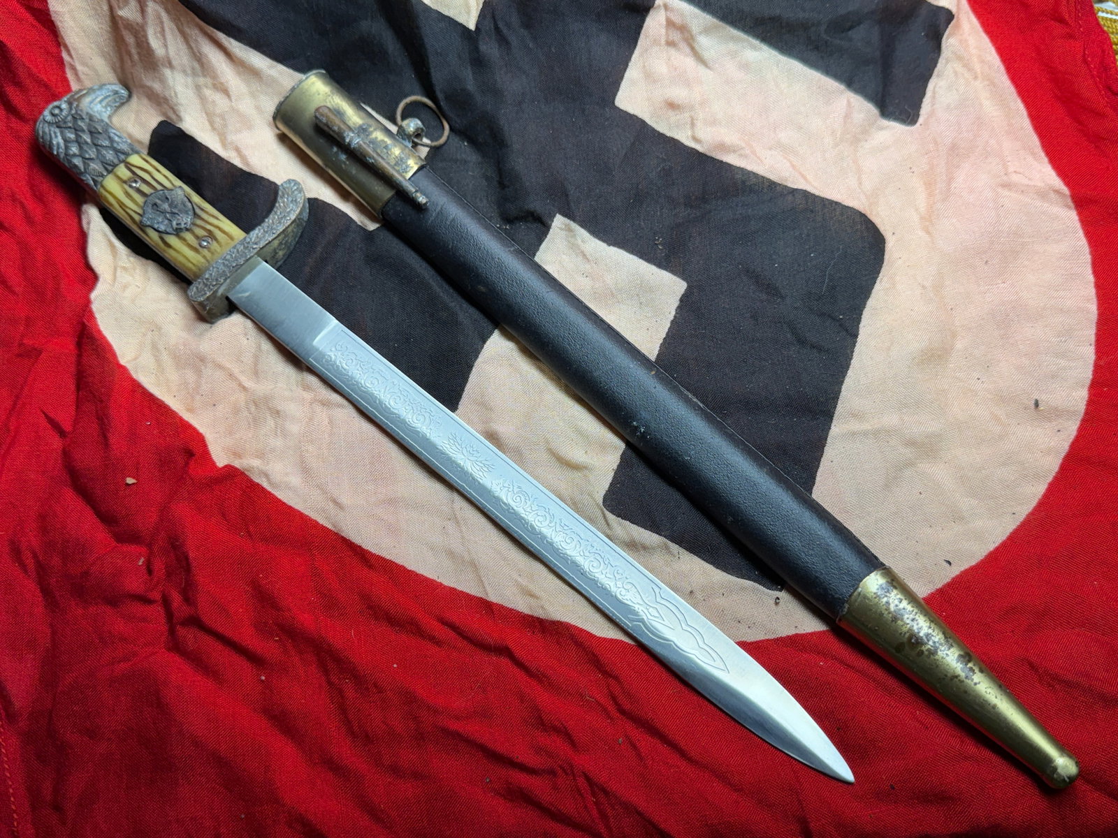 WW2 German Waffen-SS Police Dress Bayonet (Seitengewehr) (1 of 10)