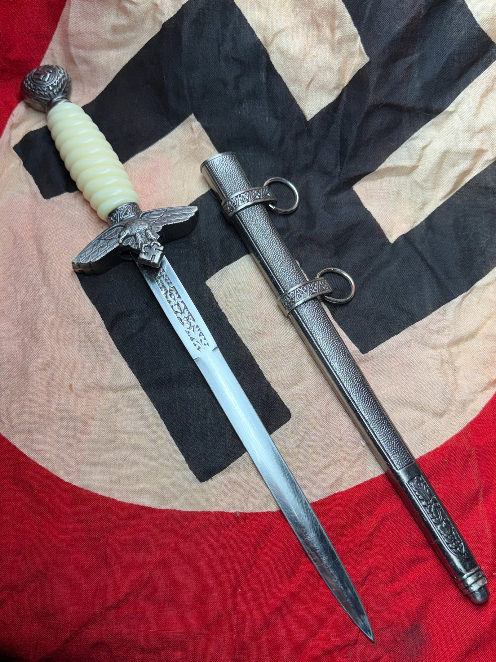 German WWII Luftwaffe Officer Dagger with Scabbard – Second Pattern, c. 1937–1945 (1 of 7)
