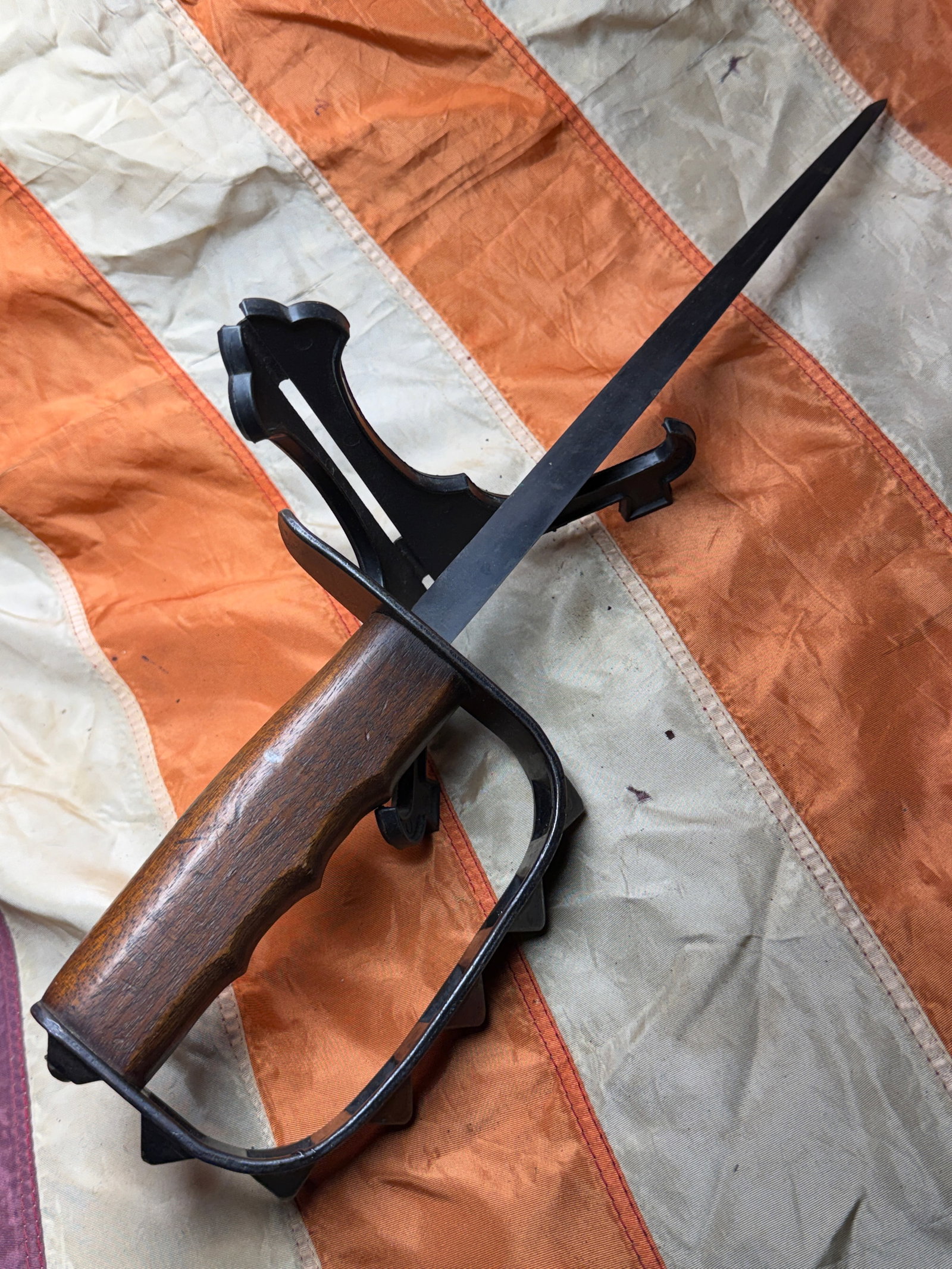 U.S. WWI Era Trench Knife by L.F. & C., Dated 1917 – Original American Fighting Knife with Knuckle (1 of 7)