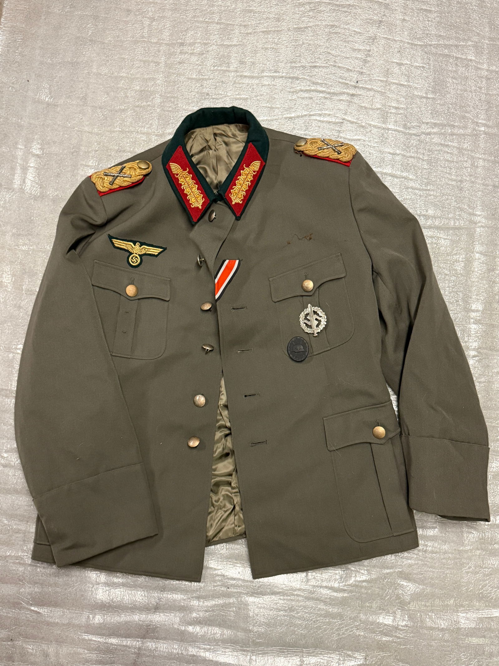 German WWII Heer Generalmajor Tunic with Insignia & Combat-Worn Lining – Estate Fresh: German WWII Heer (Army) Generalmajor tunic, offered in unaltered, estate-fresh condition. This tunic displays correct general officer construction, materials, and insignia consistent with the rank of