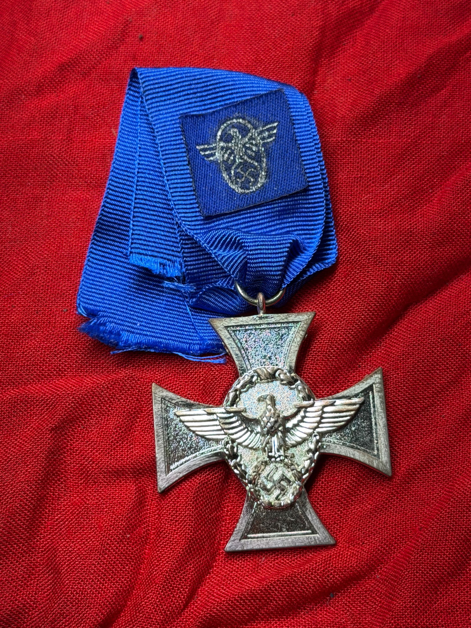 WW2 German Service Cross of the German Police for Loyal Service: This medal is a German Police Service Cross (Polizei-Dienstauszeichnung), awarded during the Third Reich period to recognize long and faithful service within the German police forces. The cross is sus