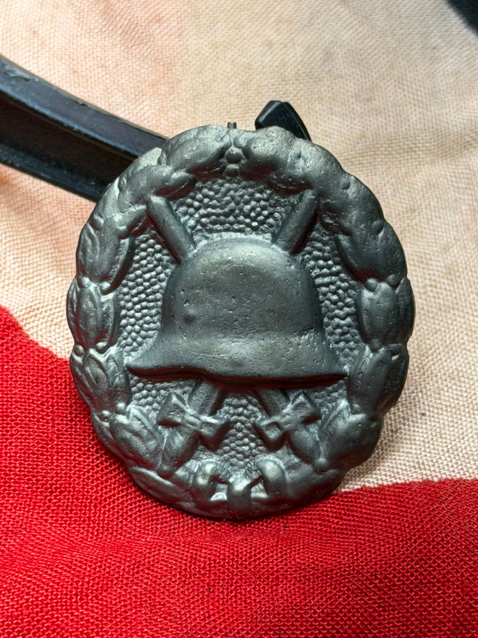 WW1 German Wound Badge (Verwundetenabzeichen), Black Grade (1 of 3)