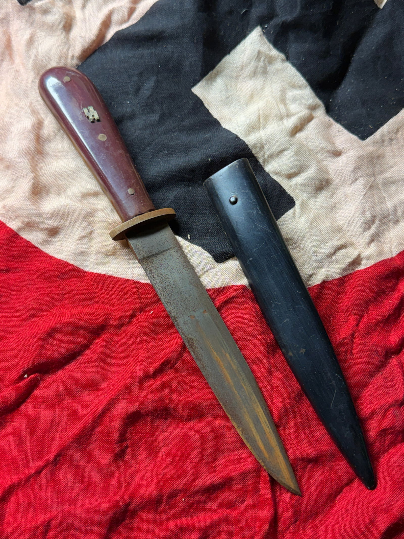 WW2 German Waffen SS Officer's Boot Knife By Alcoso Solingen: WW2 German Waffen SS Officer's Boot Knife By Alcoso Solingen. A rare find. Shows good wear and use with a beautiful overall paitna. Appears to be well used. Please view all detailed pictures. Note: In