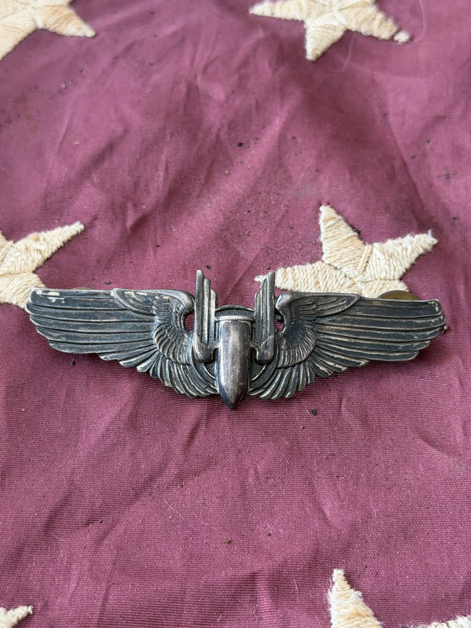 WW2 U.S. Army Air Forces Aerial Gunner Wings In Sterling Silver: This sterling silver insignia represents the Aerial Gunner Wings of the United States Army Air Forces (USAAF) during World War II (1941–1945). Awarded to aircrew members trained as aerial gunners, t