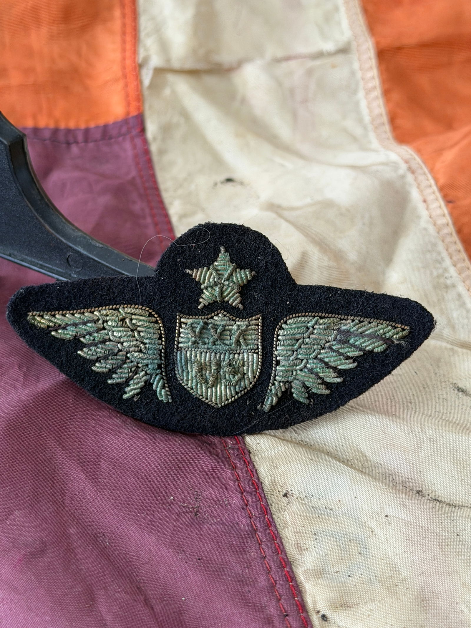 United States Army Air Forces Senior Officer Aircrew Wings, World War II: These World War II–era United States Army Air Forces (USAAF) Senior Officer Aircrew Wings represent the distinguished aviation service of senior-rated aircrew during the Second World War (1941–194