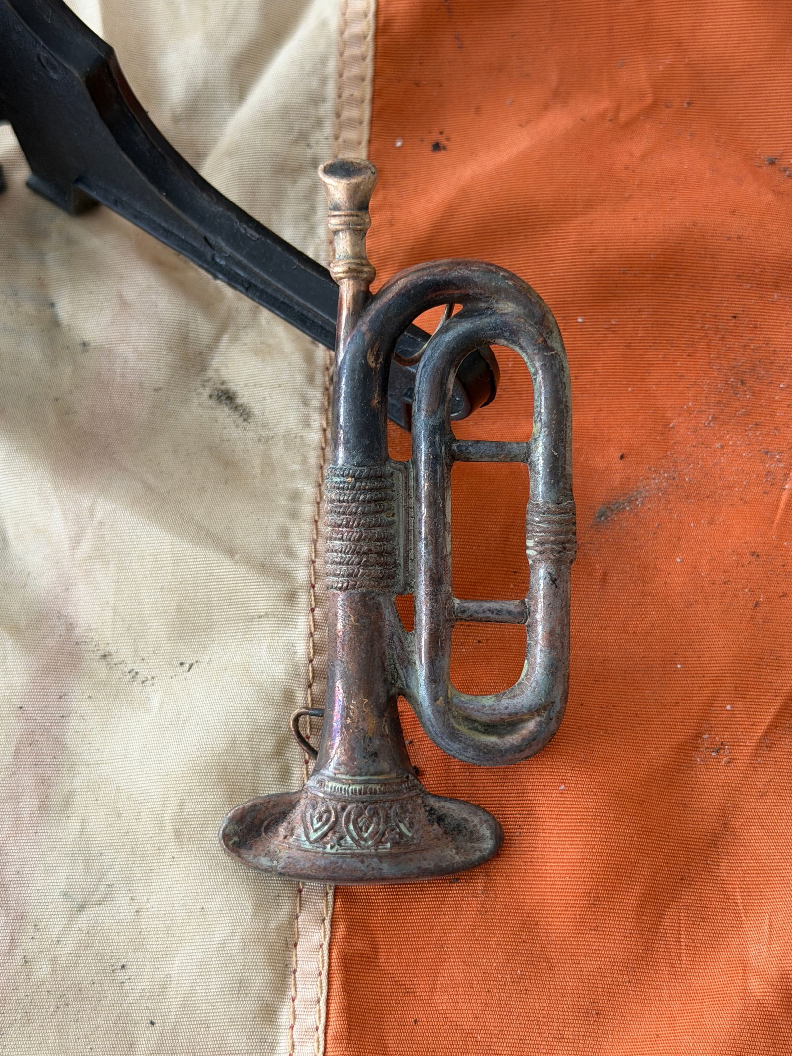 Civil War Mounted Rifleman Sharpshooter Headgear Badge: This cast brass headgear badge dates to the American Civil War (1861–1865) and is identified as a Mounted Rifleman Sharpshooter insignia. The device depicts a crossed bugle and rifle motif rendered