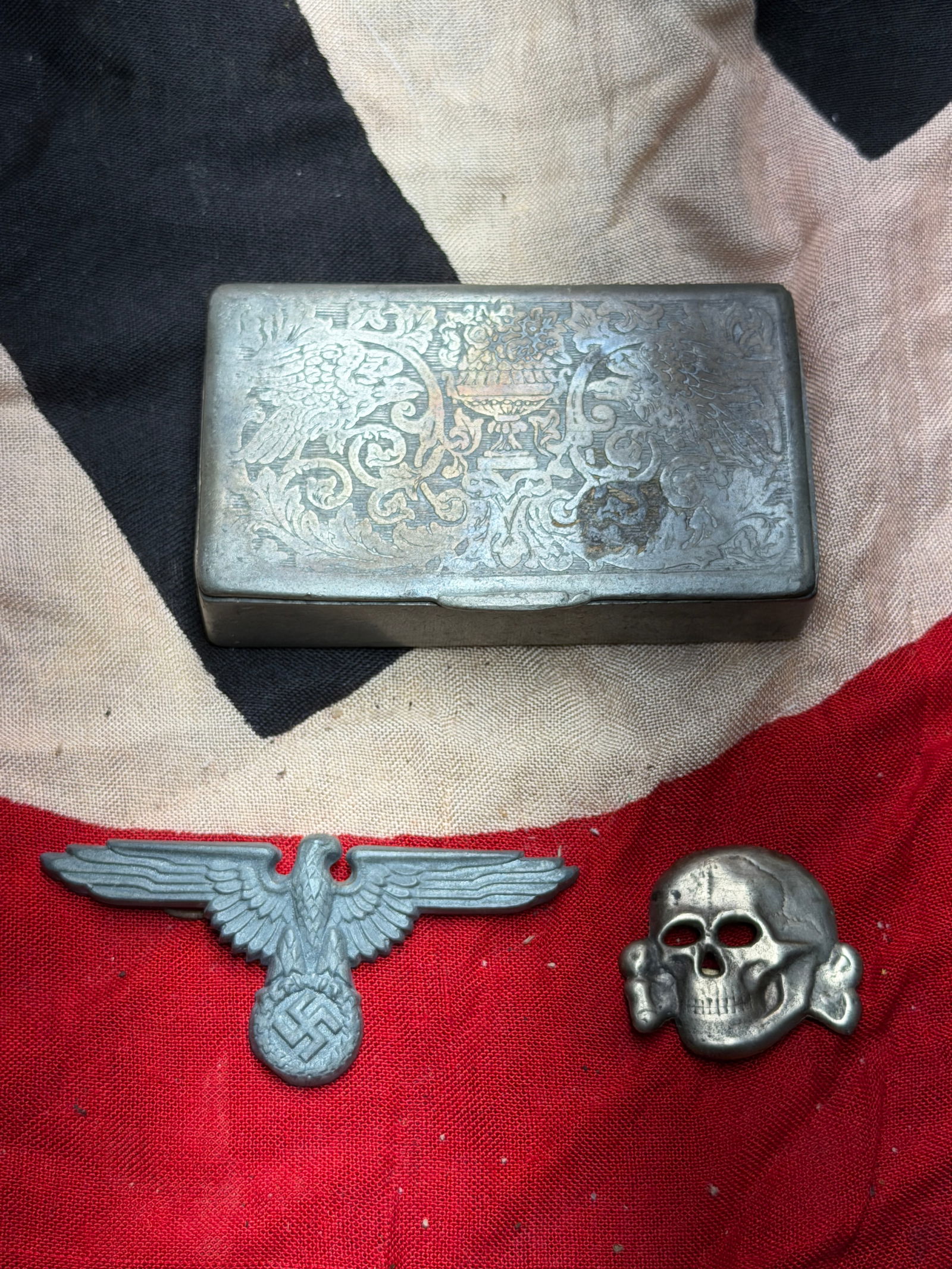 VET BRING BACK WW2 GERMAN TOTENKOPF SS SKULL AND SS EAGLE VISOR CAP SET IN ORIGINAL SILVER BOX: VET BRING BACK WW2 GERMAN TOTENKOPF SS SKULL AND SS EAGLE VISOR CAP SET IN ORIGINAL SILVER BOX. SOLD AS FOUND - IN THE PICTURED BOX. THIS IS A VET BRING BACK ITEM. SHOWS GOOD WEAR AND USE WITH A BEAUT